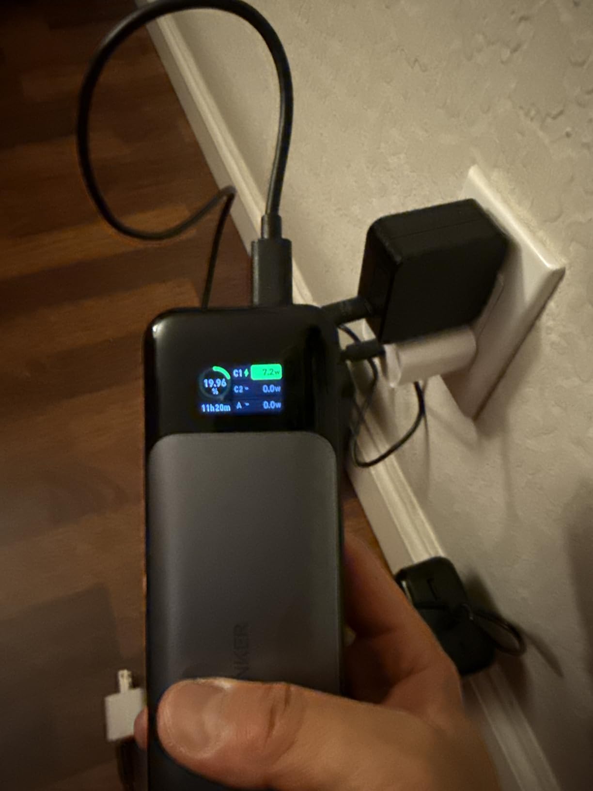 Anker 737 Power Bank, 140W Max 3-Port Laptop Portable Charger, 24,000mAh, Smart Display, Compatible with iPhone 16 / 15 / 14 Series, Vision Pro, Samsung, MacBook, and More customer photo 1