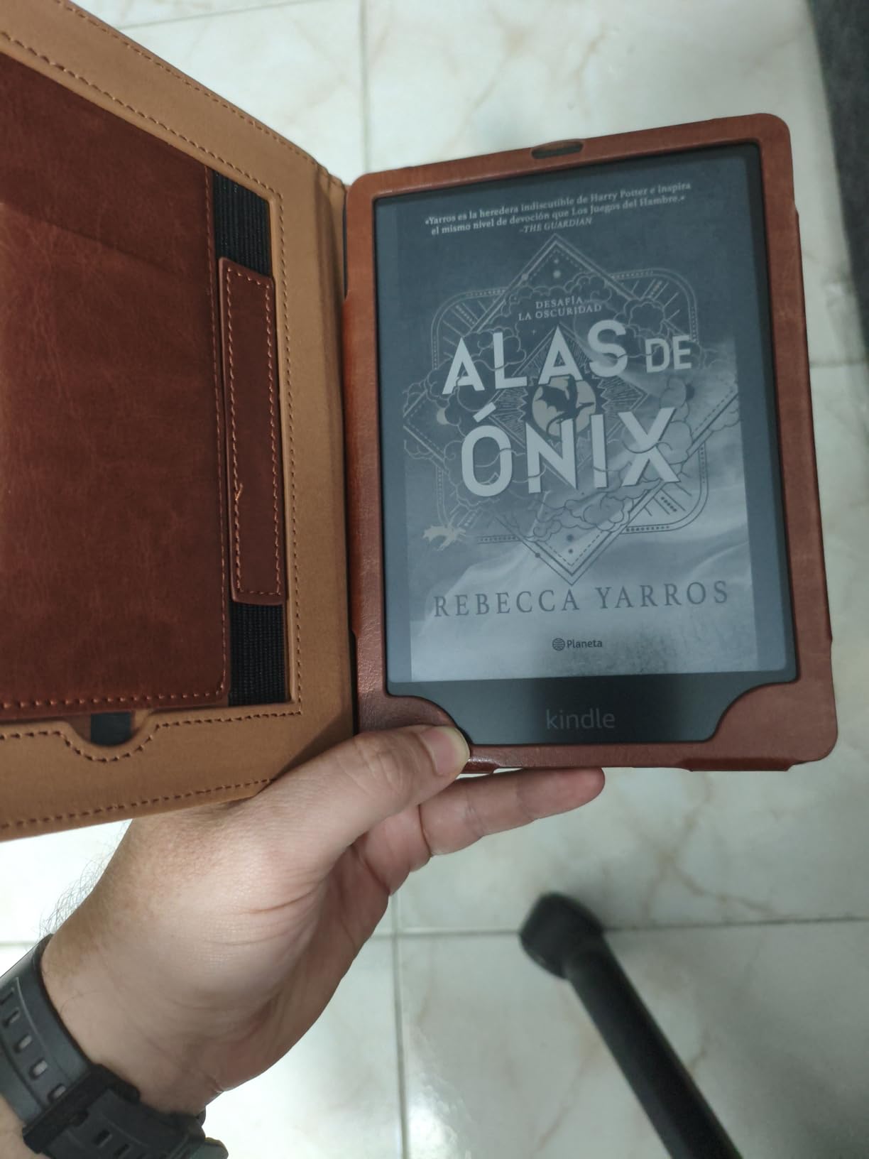 International Version - Amazon Kindle Colorsoft 16 GB - With color display and adjustable warm light - No Ads - Black customer photo 2
