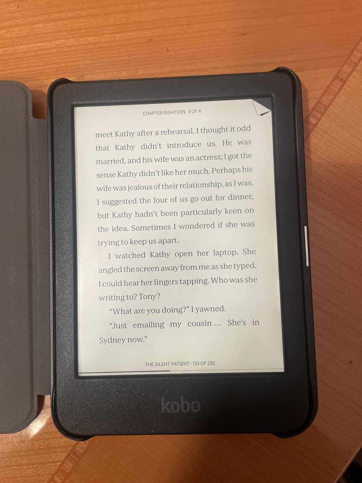 Kobo Clara BW | eReader | 6” Glare-Free Touchscreen with ComfortLight PRO | Dark Mode Option | Audiobooks | Waterproof | 16GB of Storage | Black customer photo 2
