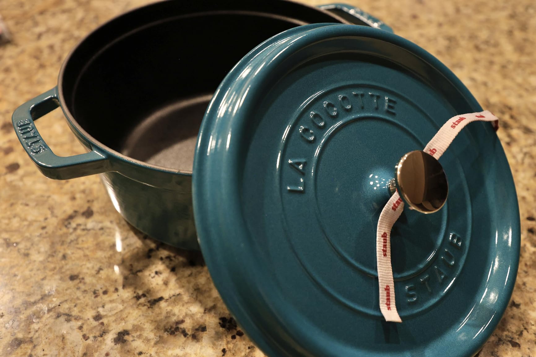 Staub Cast Iron 4-qt Round Dutch Oven - Citron customer photo 1