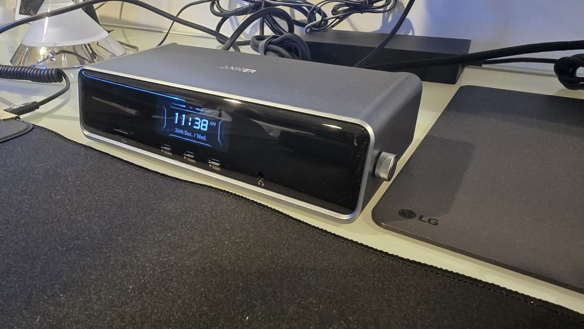 Anker Prime Docking Station (DL7400), 14-Port Triple Display with DisplayLink, 140W Max, Smart Display, Triple 4K 60Hz, Cooling Fan, for Windows Laptops (The Latest DisplayLink Driver Must Installed) customer photo 1