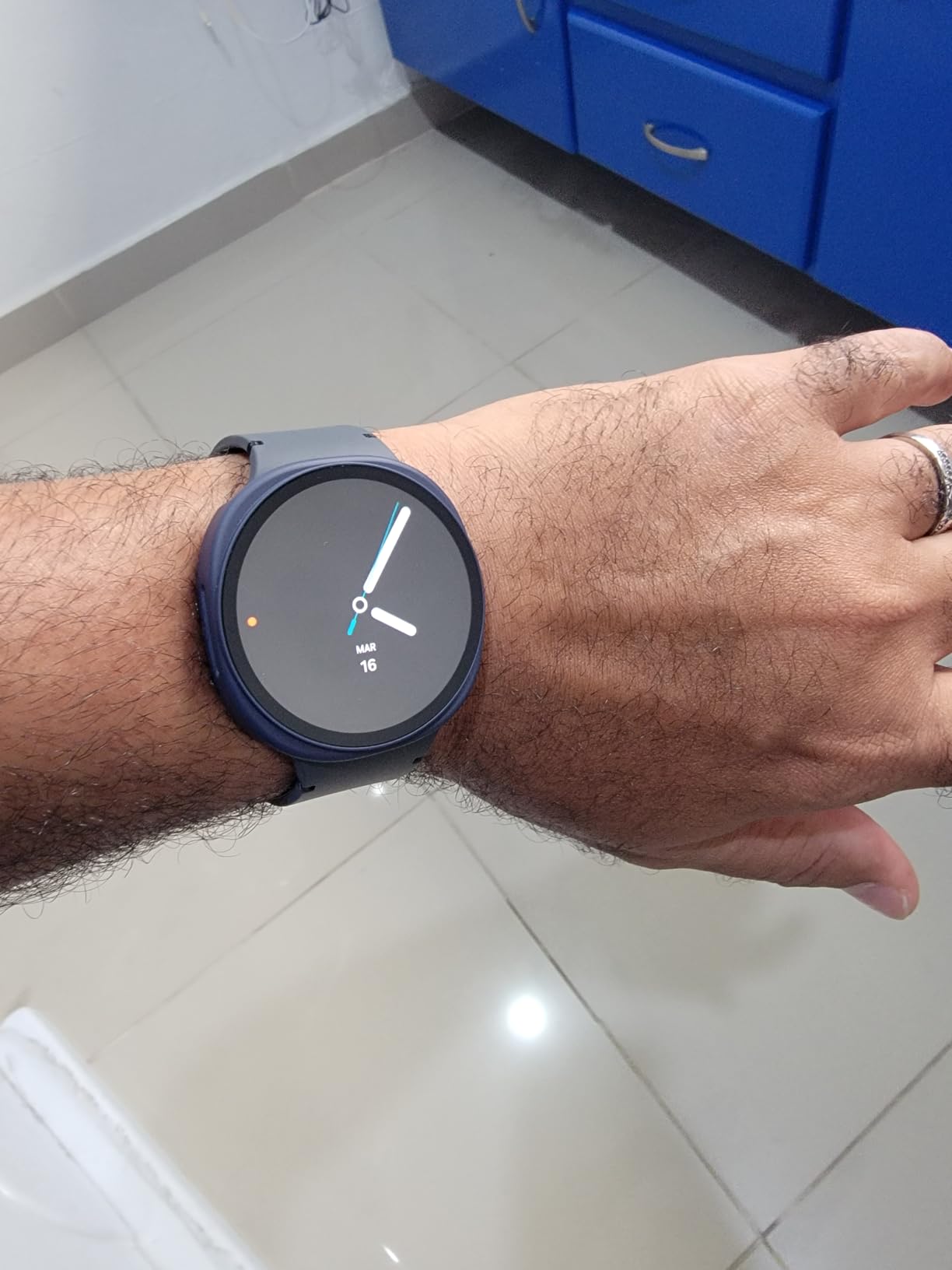 Samsung Galaxy Watch 8 (2025) 40mm Bluetooth Smartwatch, Cushion Design, Fitness Tracker, Sleep Coaching, Running Coach, Heart Rate Tracking, Graphite customer photo 1