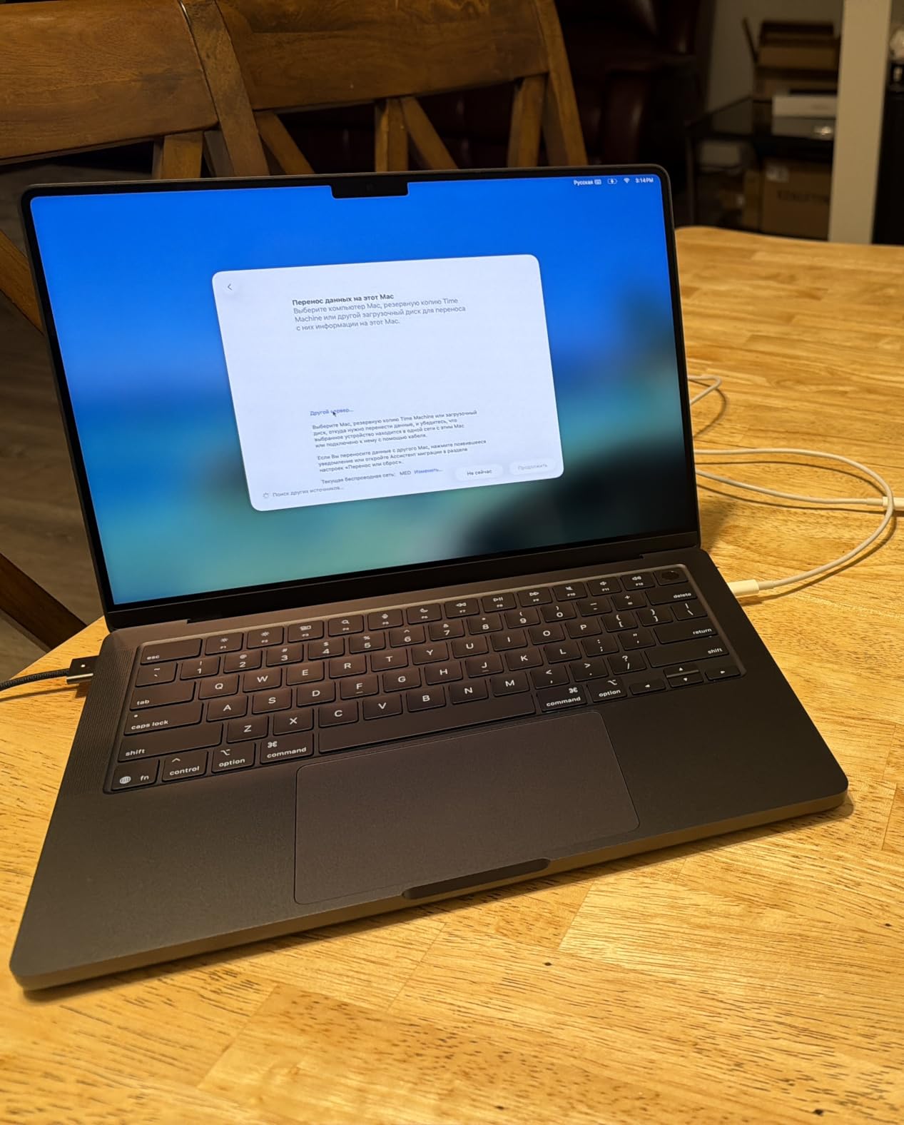 2025 MacBook Pro Laptop with Apple M5 chip with 10-core CPU and 10-core GPU: Built for AI, 14.2-inch Liquid Retina XDR Display, 16GB Unified Memory, 1TB SSD Storage; Space Black customer photo 2