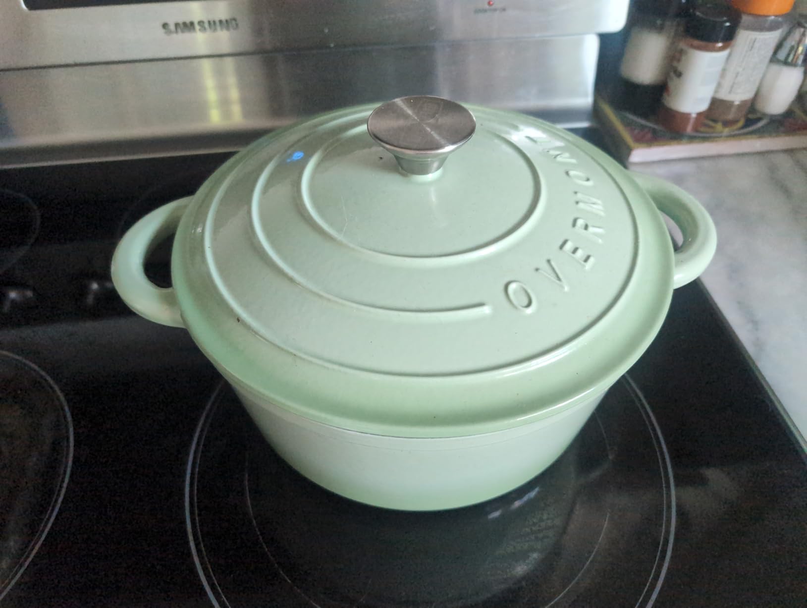 Overmont Enameled Cast Iron Dutch Oven - 5.5QT Pot with Lid Cookbook & Cotton Potholders - Heavy-Duty Cookware for Braising, Stews, Roasting, Sourdough Baking (White) customer photo 2