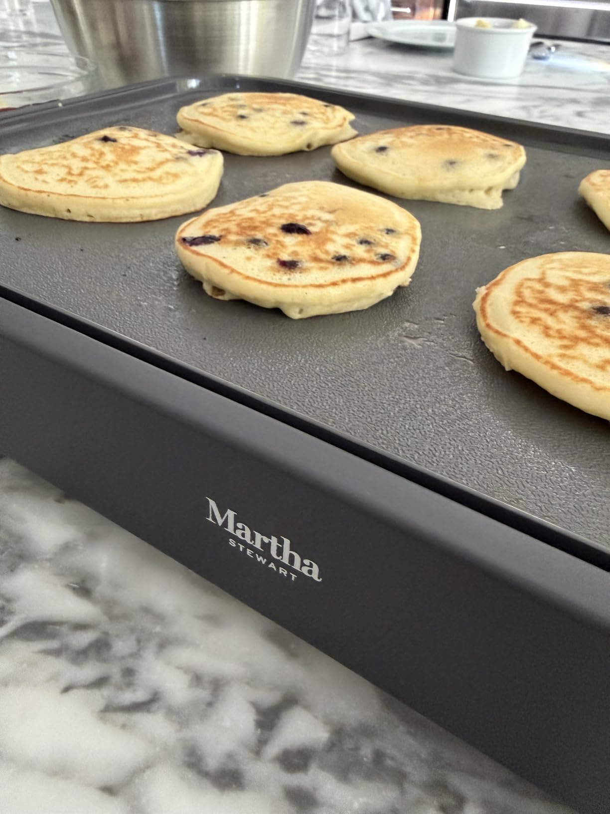 Martha Stewart 12 x 22 Electric Griddle, XL Ceramic Nonstick Flat Top Cooking Surface, Adjustable Temperature Dial, Drip Tray, Dishwasher Safe, 1500W Fast Even Heating, Pancakes & Eggs, Linen Cream customer photo 2