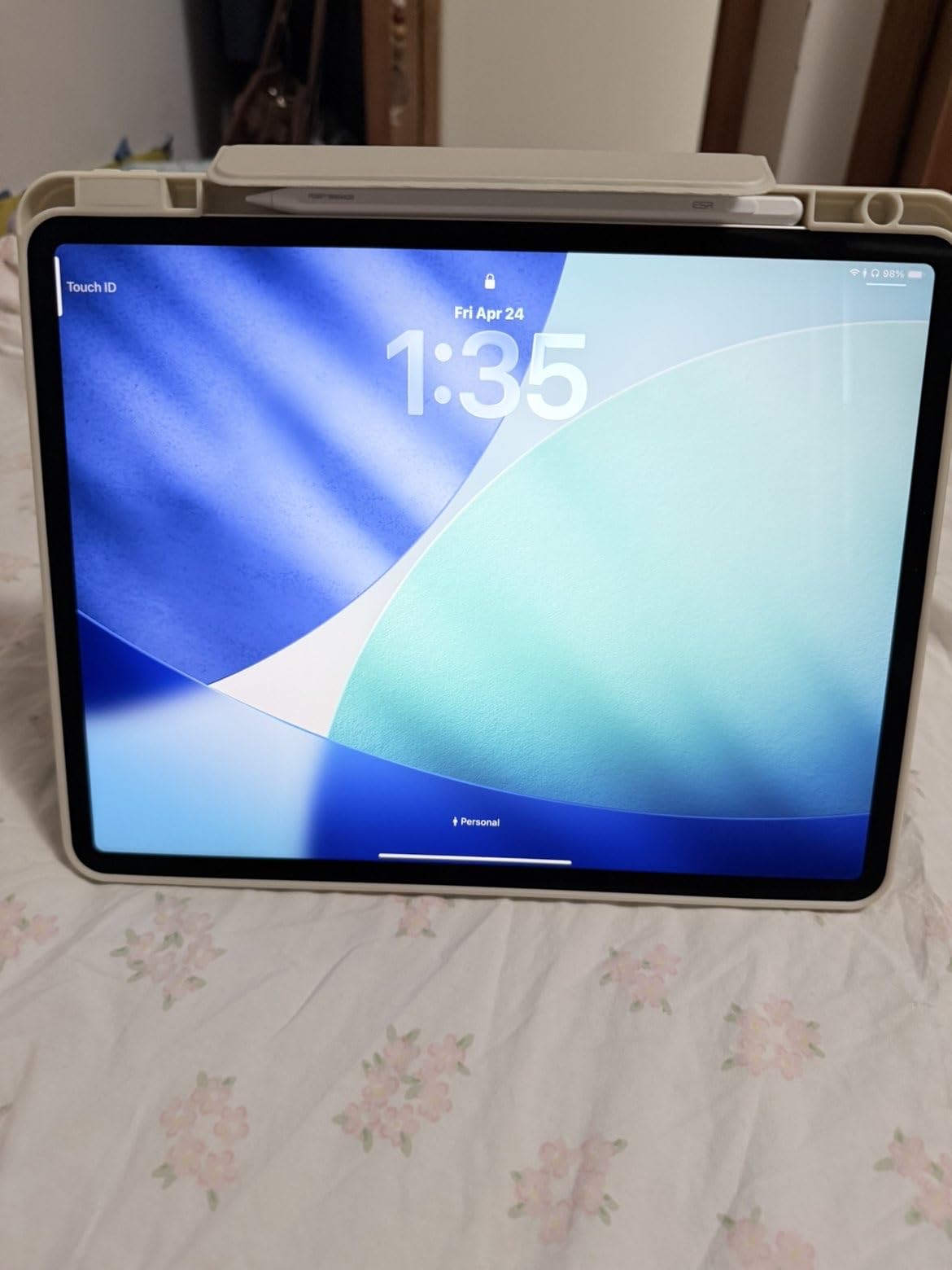 Apple iPad Air 13-inch (M4): Liquid Retina Display, 256GB, 12MP Front/Back Camera, Wi-Fi 7 with Apple N1, Touch ID, All-Day Battery Life - Space Gray customer photo 1