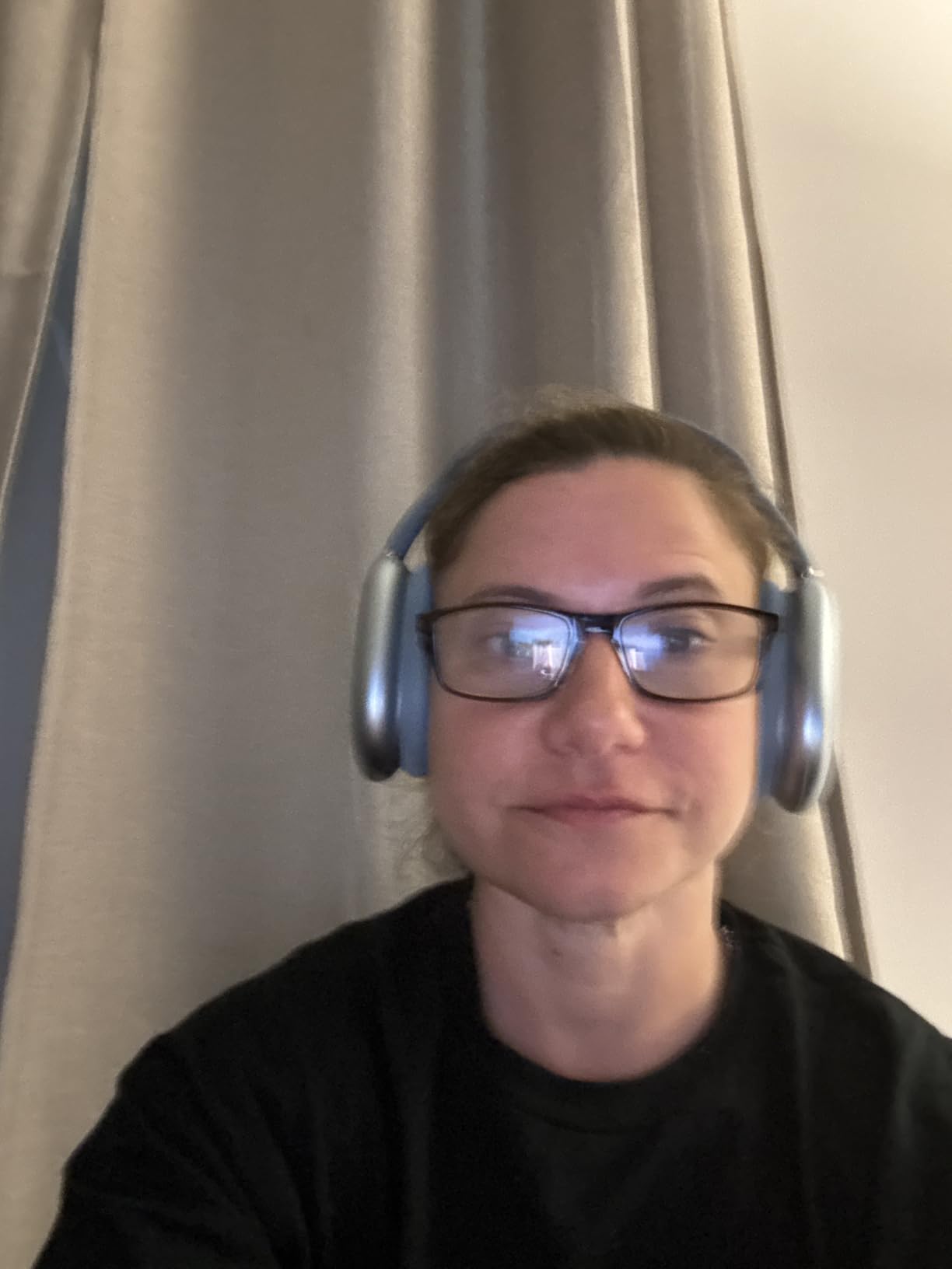 Apple AirPods Max 2 Wireless Over-Ear Headphones – Midnight customer photo 2