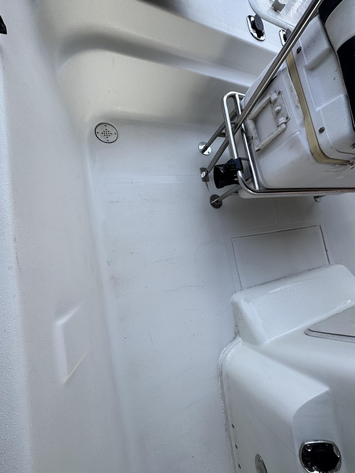 STAR BRITE Non-Skid Deck Cleaner & Protectant - Ultimate Boat Deck Wash - Protects Against Future Stains & UV - Ideal for Fiberglass, Vinyl, Plastic & Painted Surfaces - 1 Gallon customer photo 1
