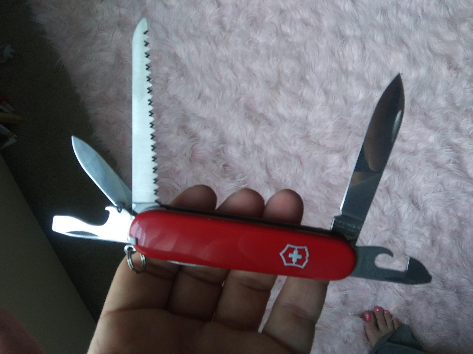 Victorinox Hiker Swiss Army Knife, 13 Function Swiss Made Pocket Knife with 2 Blades, Bottle Opener, Wood Saw and Phillips Screwdriver customer photo 1