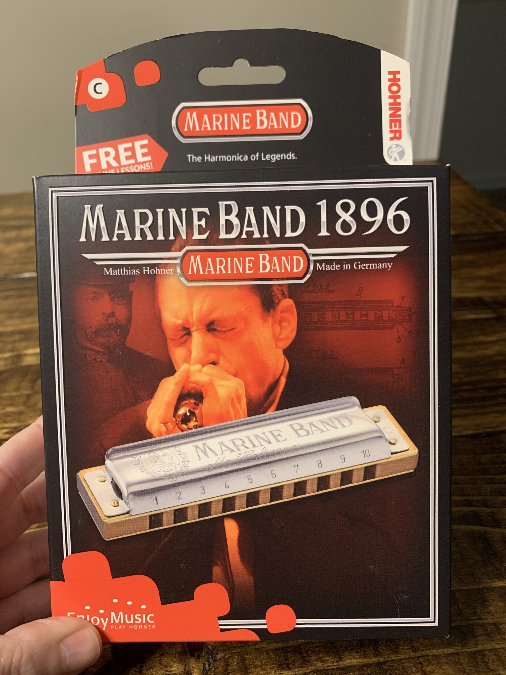 Hohner Marine Band 1896bx C Harmonica, Key of C, 0.9mm Brass Reeds, 10-Hole Marine Band 1896, Brass Reedplates, Lacquered Pearwood Comb, Stainless Steel Covers customer photo 1