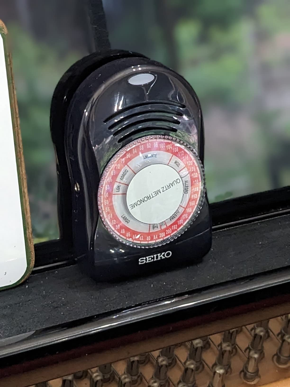 Seiko SQ50-V Quartz Metronome For Piano, Guitar and All Instruments, Easy-To-Use, Tempo Range 40-208BPM, Built-In Tone Generators (A&Bb), Adjustable Volume & Click Options, Red LED, Earphone Jack customer photo 2
