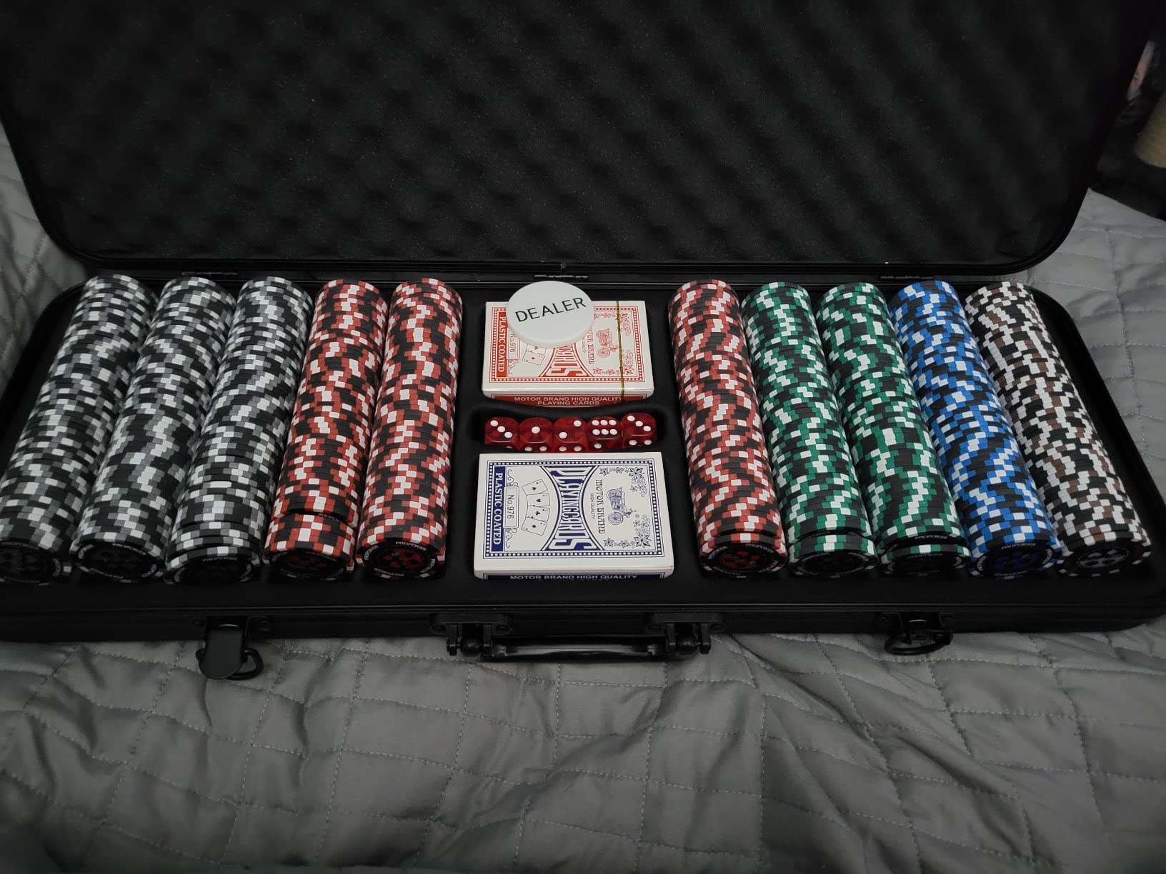 Versa Games Pro Poker Chips Poker Set 13.5g 500 Piece Casino Clay Poker Chips with Denomination Numbers for Texas Hold em New Upgraded Poker Chip Case customer photo 2