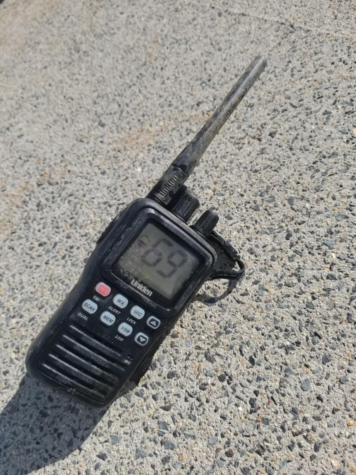 Uniden MHS75 Waterproof Handheld 2-Way VHF Marine radio, Submersible, Selectable 1/2.5/5 Watt Transmit Power. All USA/International and Canadian Marine Channels customer photo 1