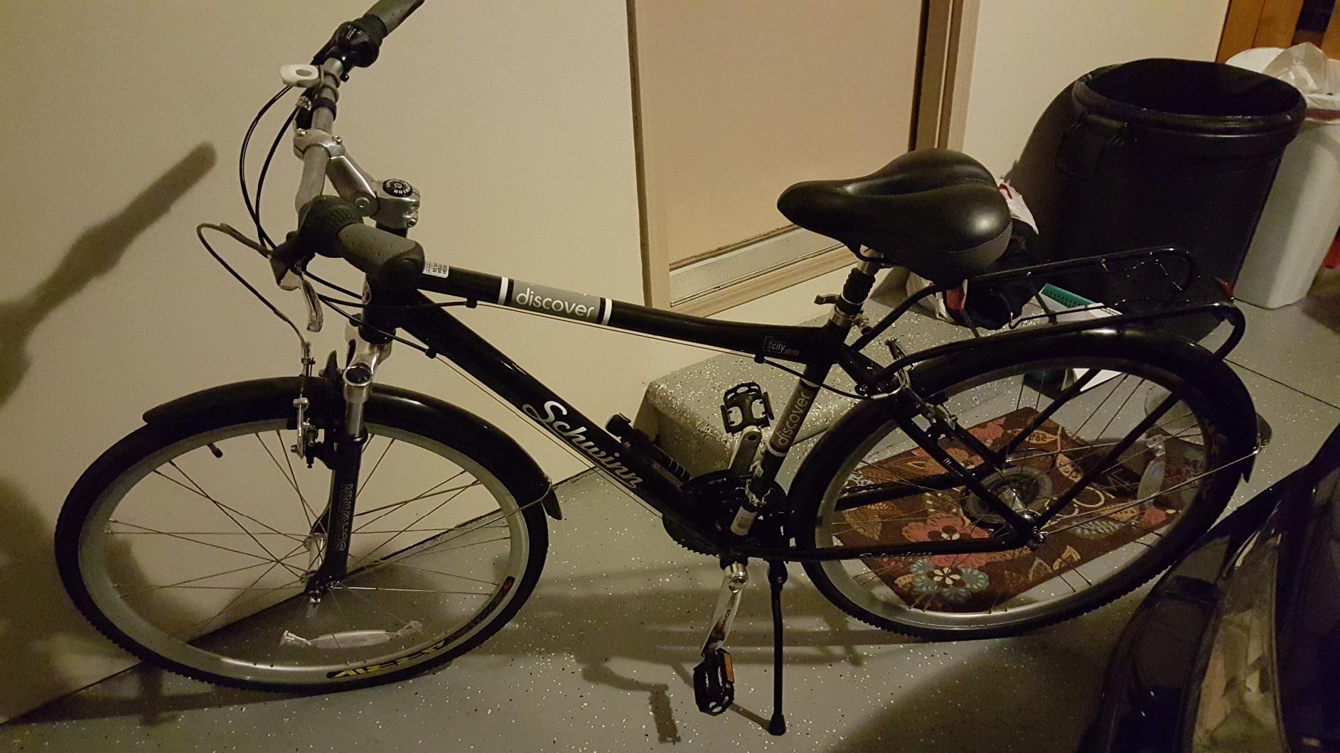 Schwinn Discover Hybrid Bike for Men and Women, 28-Inch Wheels, 21-Speed, 16 or 17-Inch Aluminum Frame, Front and Rear Fenders, Rear Cargo Rack, Linear Pull Brakes customer photo 1