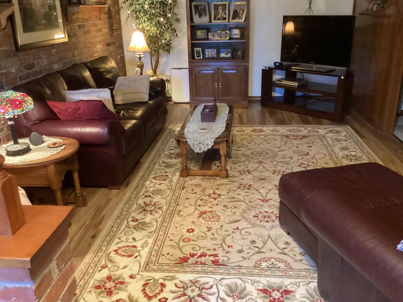 SAFAVIEH Lyndhurst Collection Area Rug - 9' x 12', Ivory & Red, Traditional Oriental Design, Non-Shedding & Easy Care, Ideal for High Traffic Areas in Living Room, Bedroom (LNH212K) customer photo 2