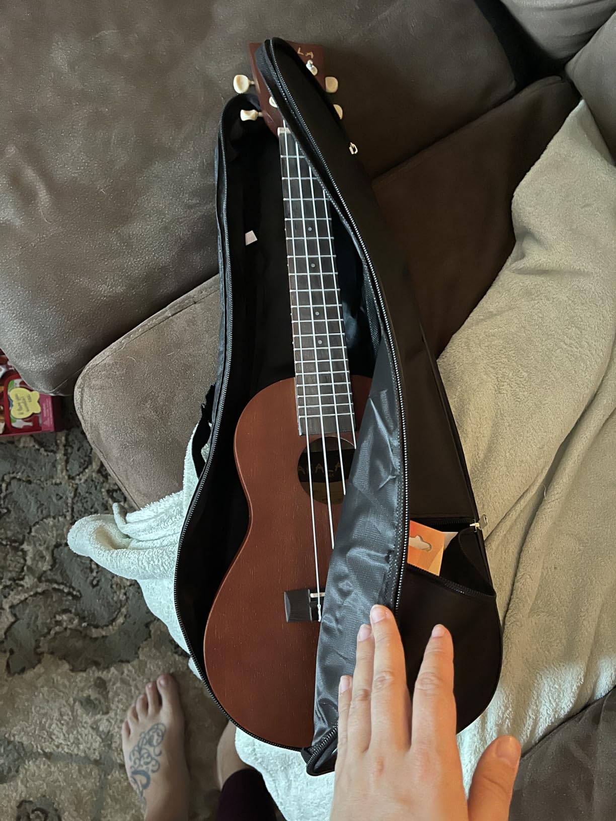 Kala MK-C Makala Concert Ukulele Bundle with Gig Bag, Tuner, Strap, Aquila Strings, Online Lessons, Austin Bazaar Instructional DVD, and Polishing Cloth customer photo 2