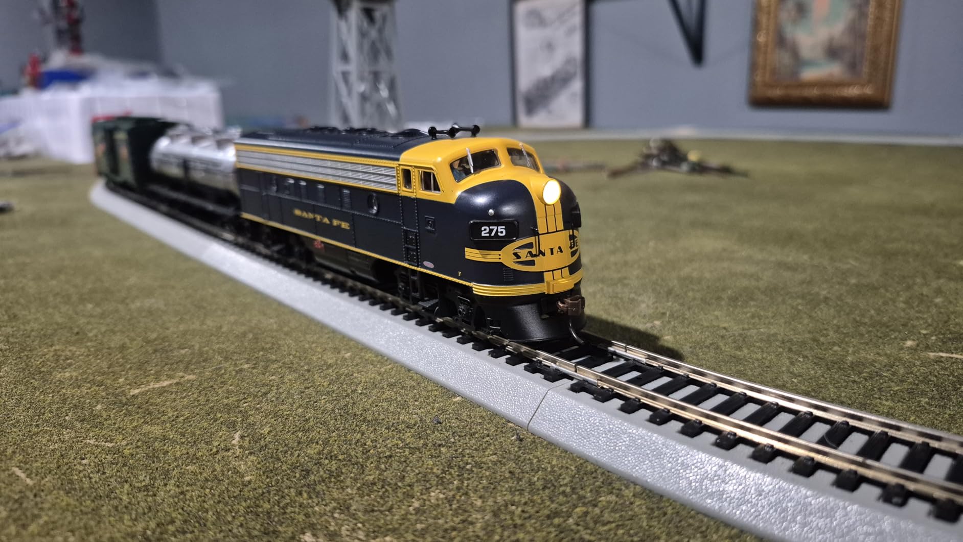 Bachmann Trains - Thunder Chief DCC Sound Value Ready To Run Electric Train Set - HO Scale Black 0.5 Liters customer photo 1