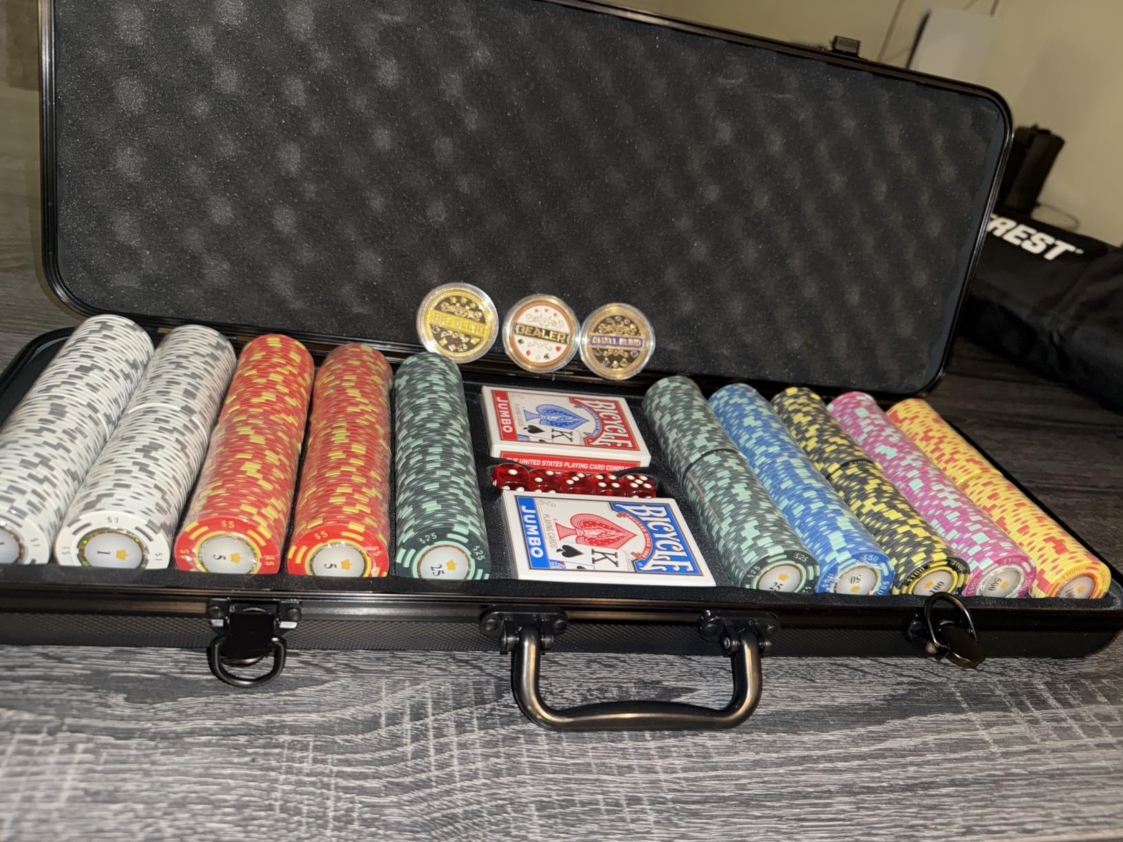 Versa Games Poker Chips Clay Poker Chips Set 13.5g 500 Piece Crown Casino Poker Set with Numbers Denomination Upgraded Poker Set Case customer photo 1