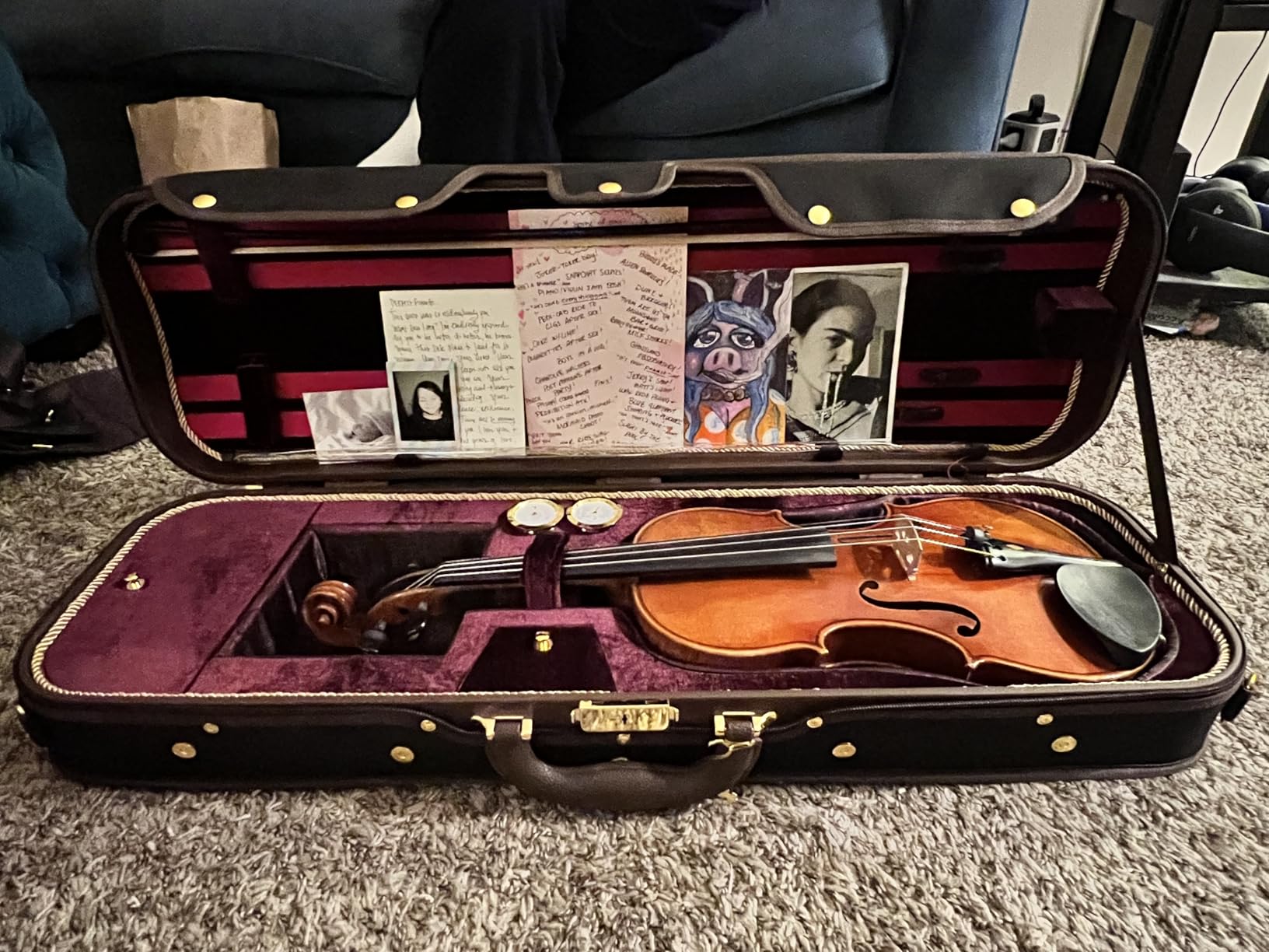 Sky Violin Oblong Case VNCW03 Solid Wood with Hygrometers Black/Magenta customer photo 1