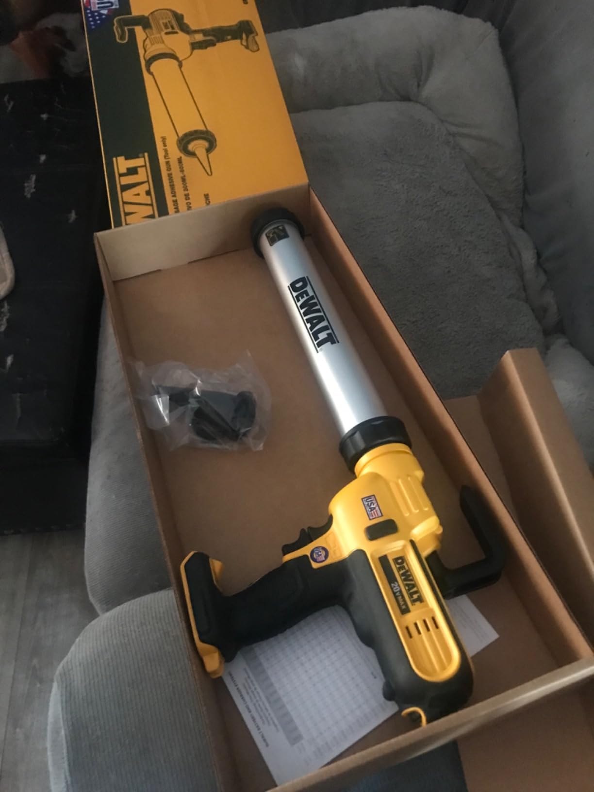 DEWALT 20V MAX Cordless Caulking Gun, Sausage Pack, 300-600ml, Tool Only (DCE580B) customer photo 1