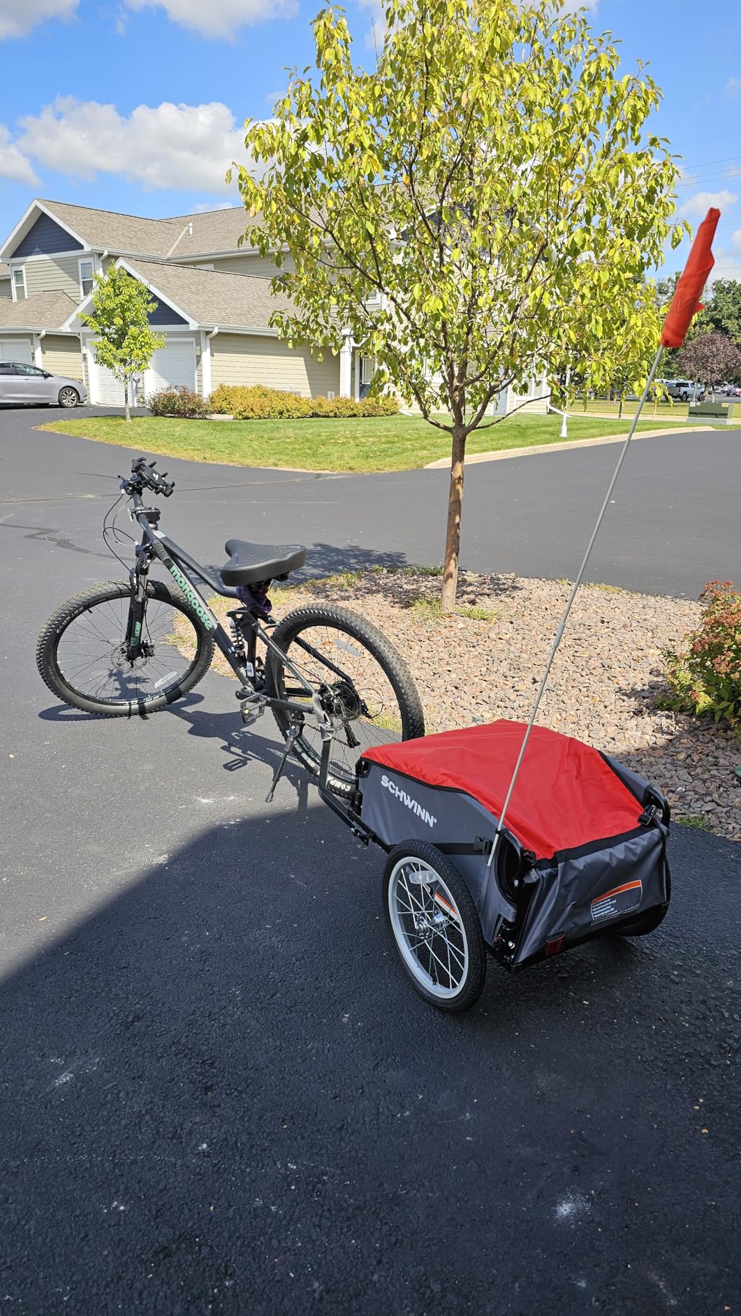 Schwinn Daytripper Bike Cargo Trailer, Holds up to 100 lb, Universal Coupler, Folding Frame, Quick-Release Wheels, 16-Inch Air-Filled Tires customer photo 1