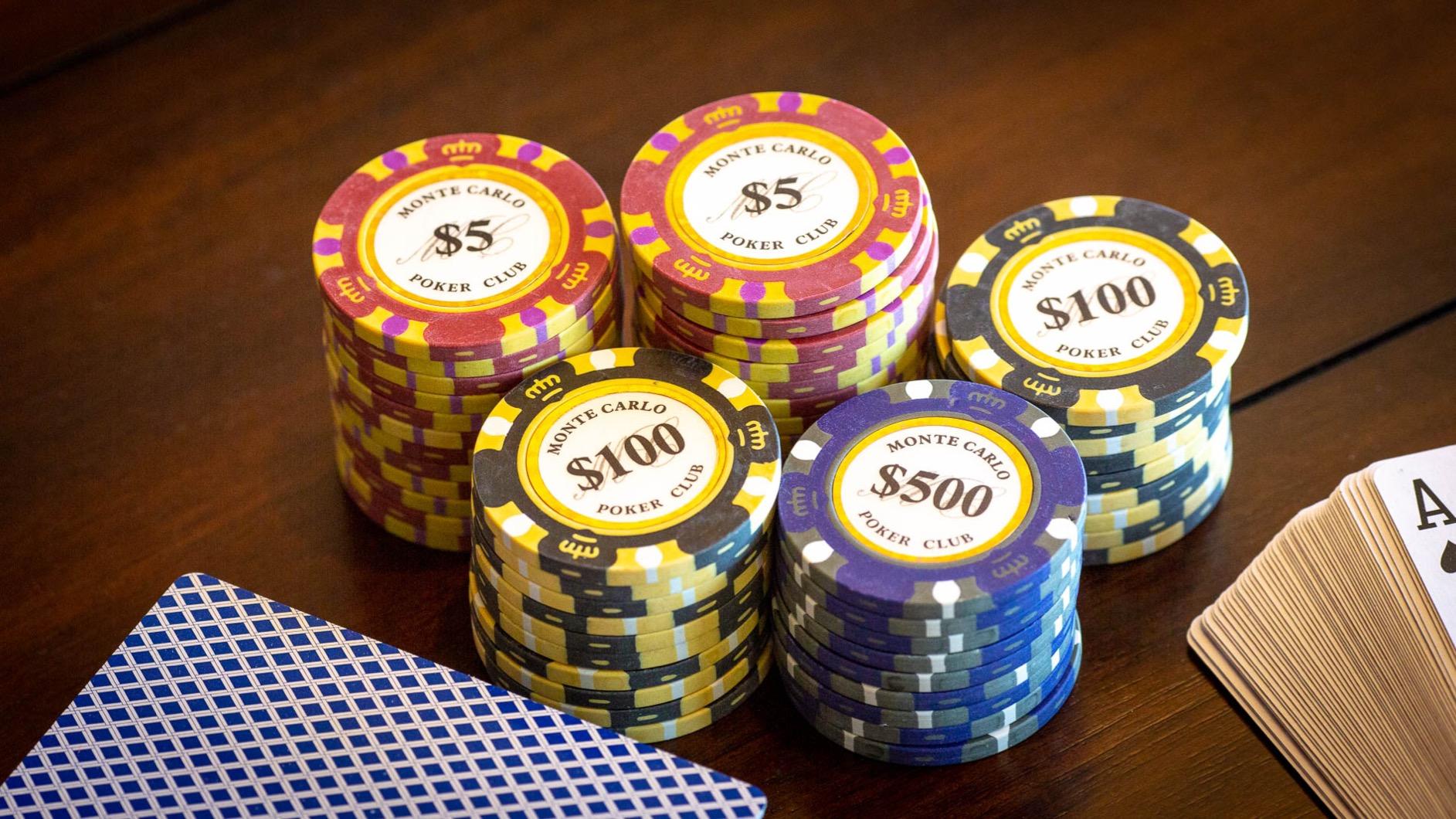 DA VINCI Monte Carlo Poker Club Set of 500 14 Gram 3 Tone Chips with Upgraded Aluminum Case 2 Decks of Plastic Playing Cards 2 Cut Cards Dealer and Blind Buttons customer photo 1