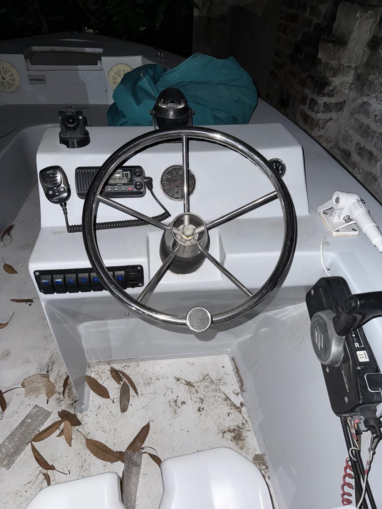Uniden UM435BK Advanced Fixed Mount VHF Marine Radio, All USA/International/Canadian Marine Channels including 4-Digit, CDN B Channels, 1W/25W Power, Waterproof IPX8 Submersible, Black customer photo 2