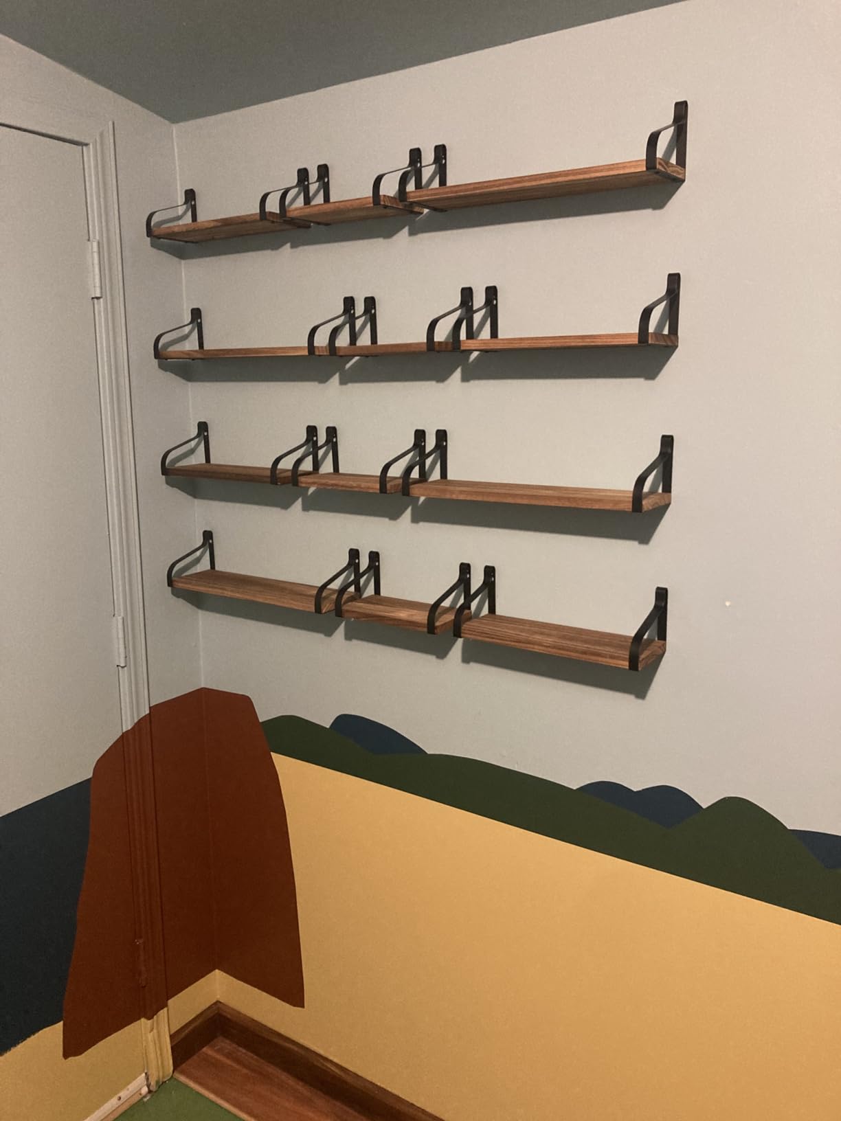 Love-KANKEI Floating Shelves Wall Mounted Set of 3, Rustic Wood Wall Storage Shelves for Bedroom, Living Room, Bathroom, Kitchen, Office and More Carbonized Black customer photo 2