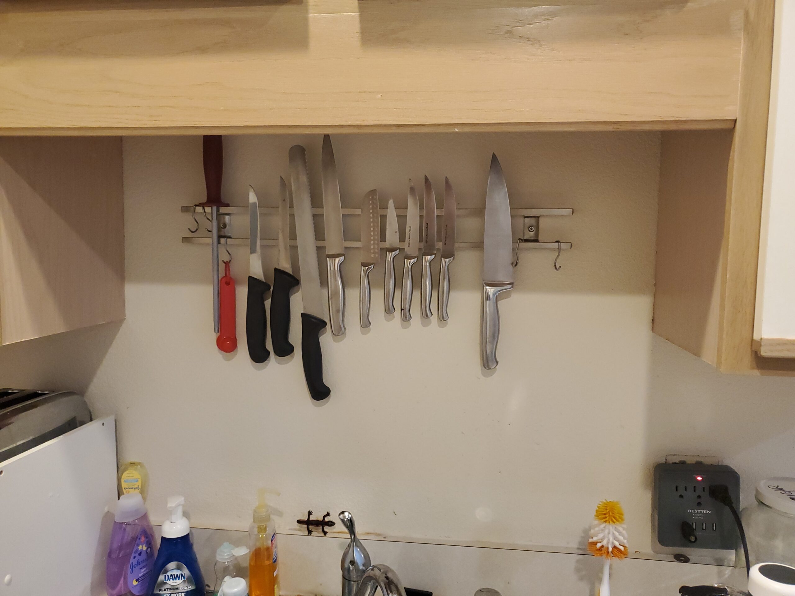 Mercer Culinary Magnetic Knife Bar, 12 Inch x 2.4 Inch x .9 Inch, Stainless Steel customer photo 1