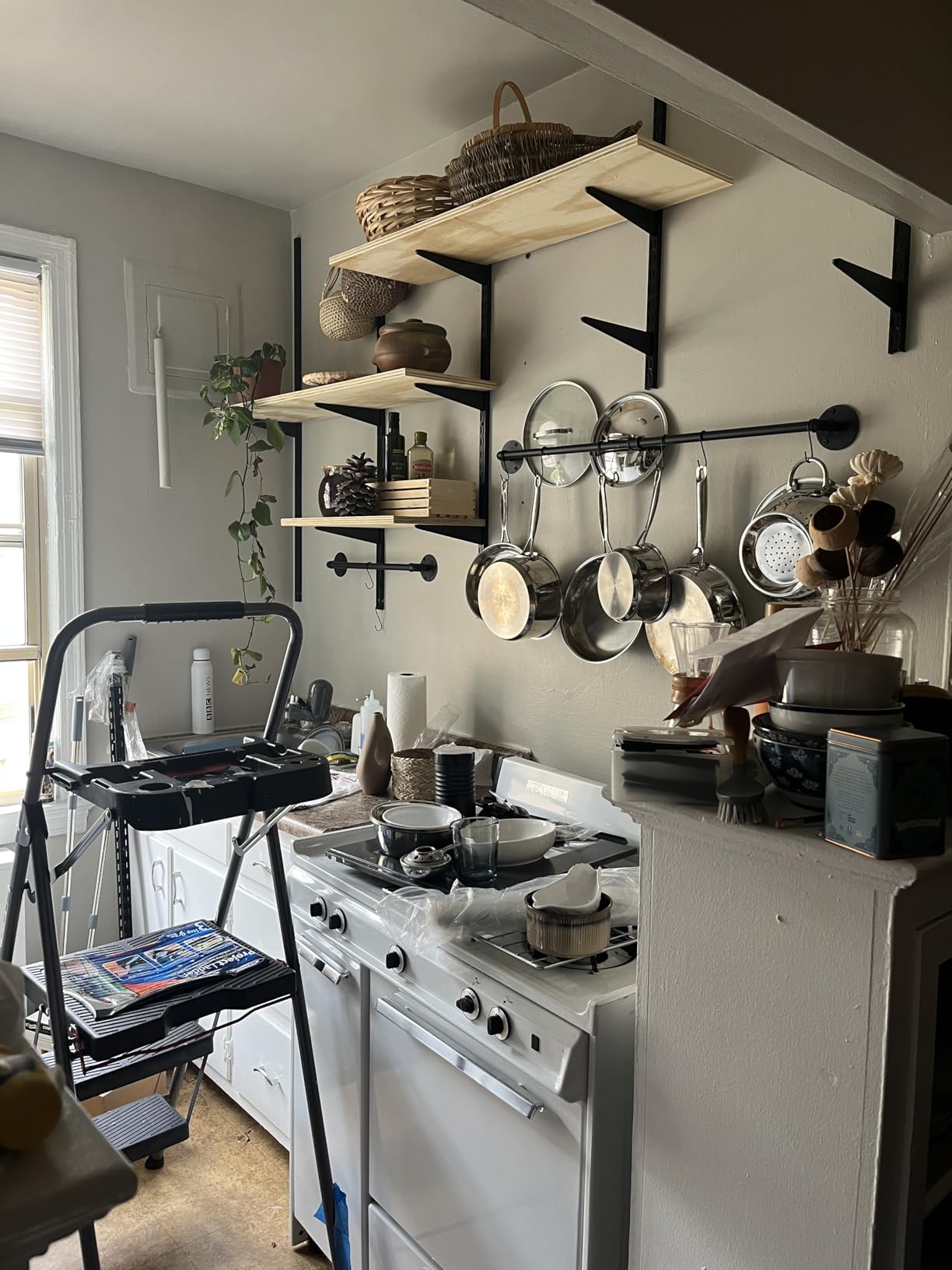 OROPY 38 inch Pot Bar Rack Wall Mounted Detachable Pans Hanging Rail Kitchen Lids Utensils Hanger with 14 S Hooks Black customer photo 2