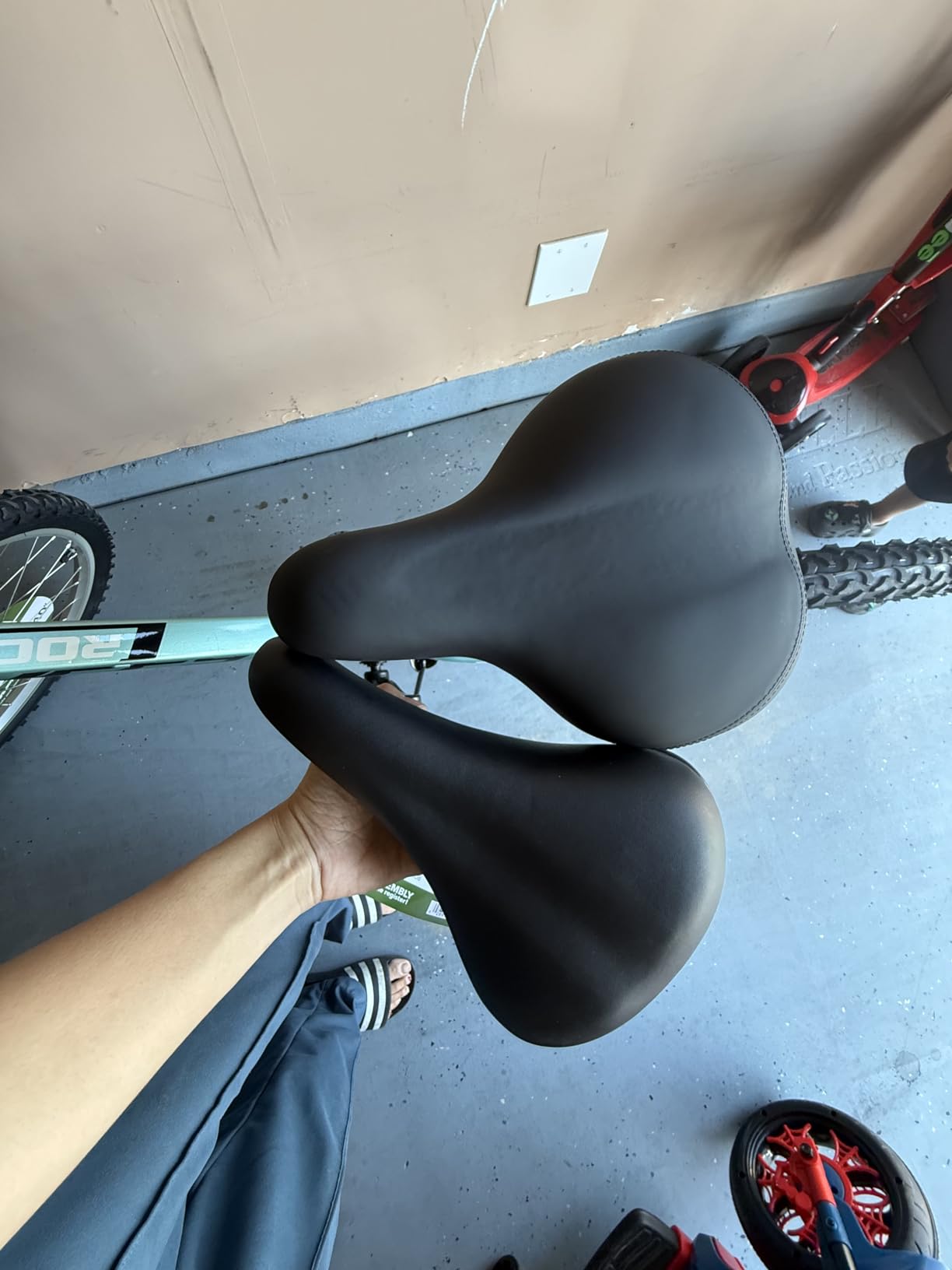 Oversized Bike Seat, Comfortable Bike Seat - Universal Replacement Bicycle Saddle - Waterproof Leather Bicycle Seat with Extra Padded Memory Foam customer photo 2