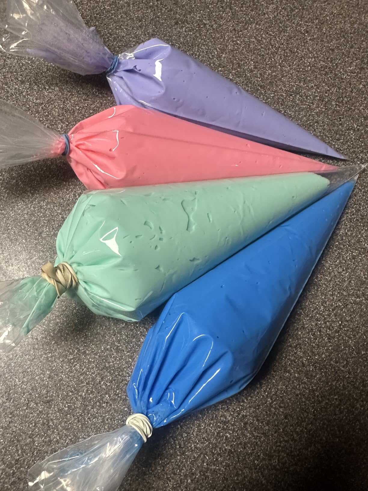 Keenpioneer Piping Bag - Disposable Cake Decorating Bag | 100 Count, 12 inch, Clear customer photo 1