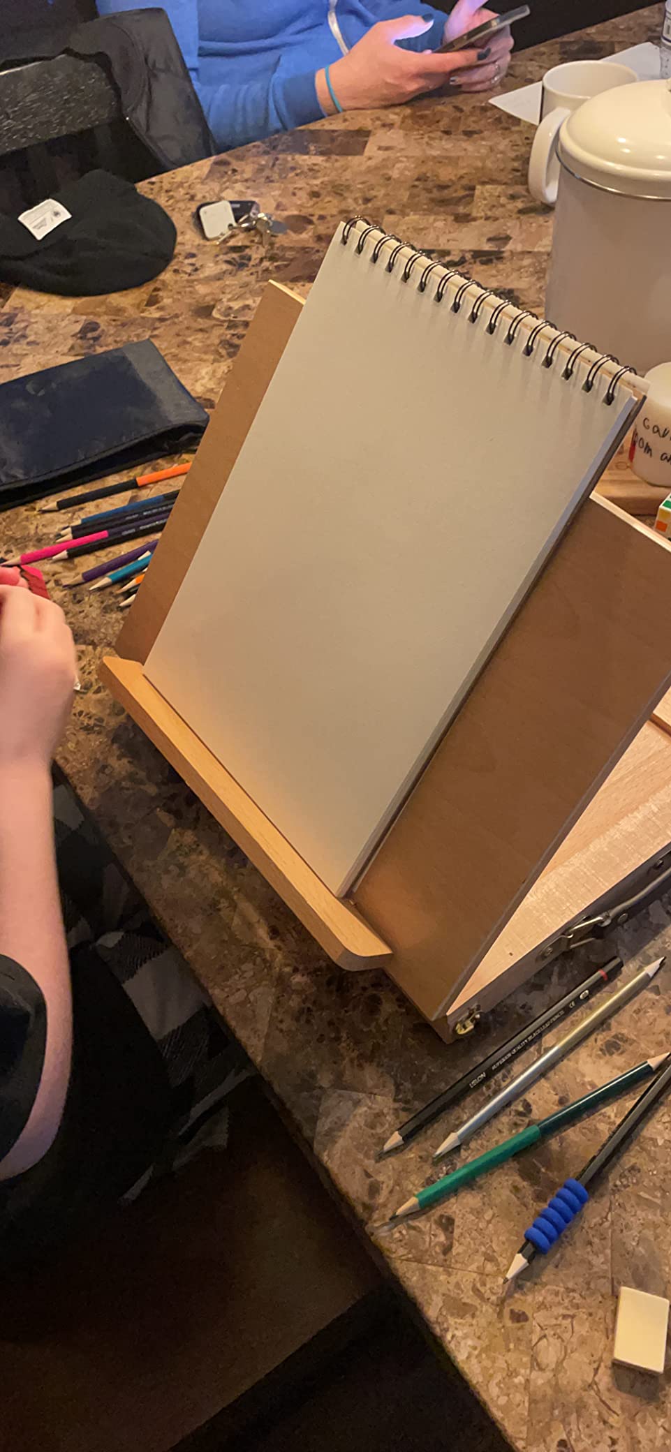 MEEDEN Table Sketch Box Easel -Portable Solid Beech Tabletop Wood Easel Drawing & Sketching Board with Storage Drawer & Palette for Beginner Artist, Art Students & Kids, Canvas up to 11
