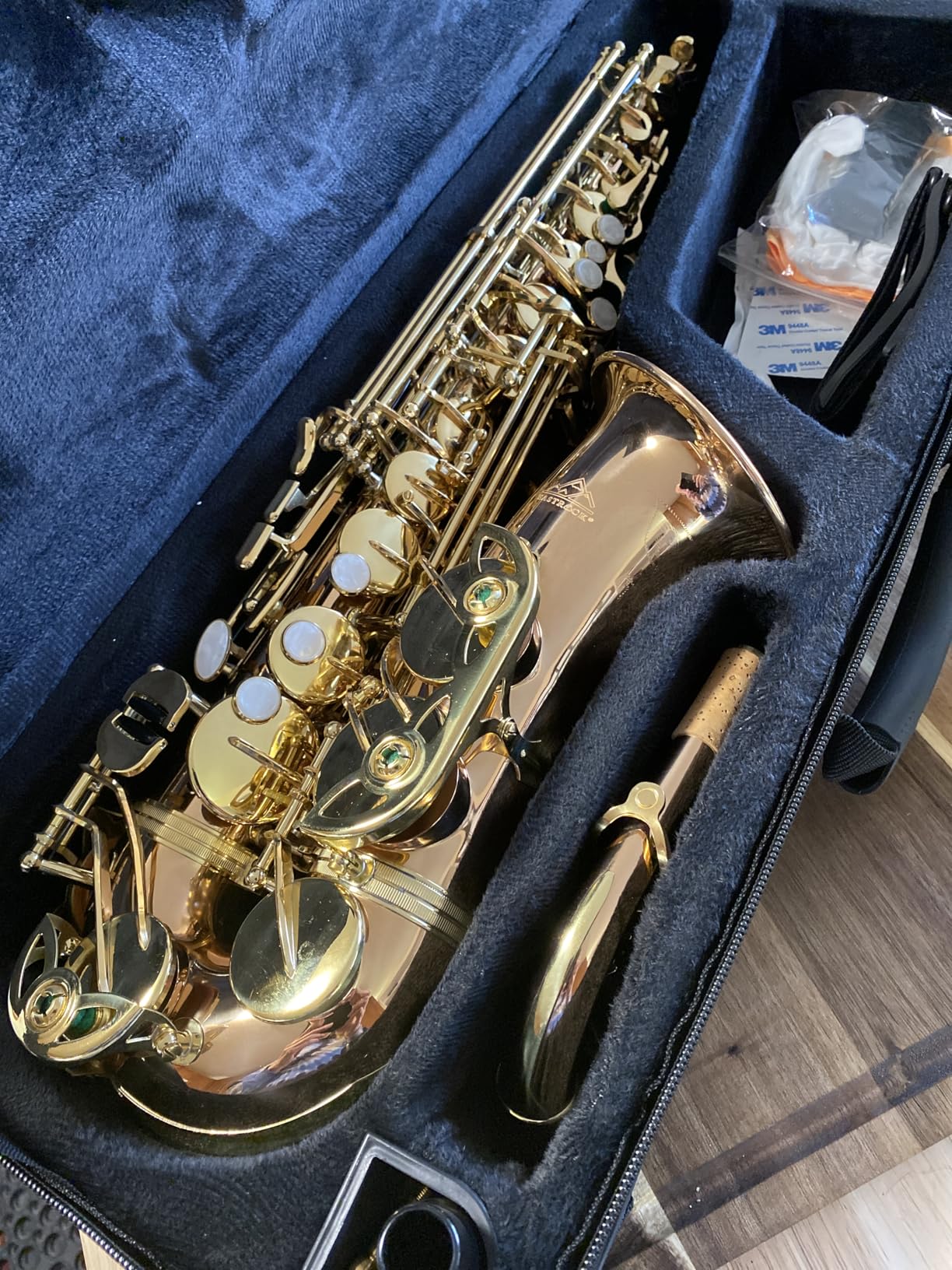 EASTROCK Alto Saxophone Gold E Flat Sax Full Kit for Students Beginner with Carrying Case,Mouthpiece,Mouthpiece Cushion Pads,Cleaning Cloth&Cleaning Rod,White Gloves,Neck Strap customer photo 2