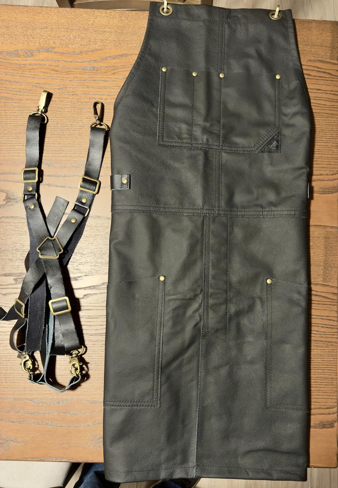 Under NY Sky Genuine Leather Apron, Cross Back Strap, Riveted, Lined, Black | Cross-Back & Waist Straps, Quick Release Clasp & Ring Fastening System, Split Leg, for Barbers, Chefs, Bartenders, Baristas customer photo 2