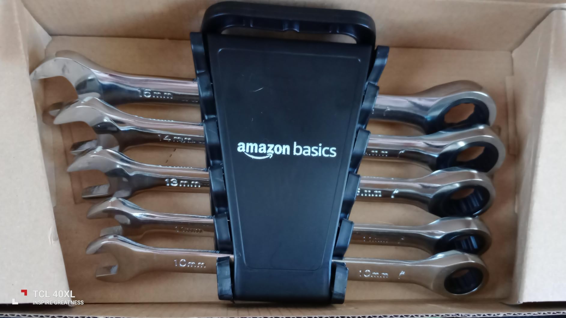 Amazon Basics Metric Ratcheting Combination Wrench Set, 7-Piece, Chrome Vanadium Steel, 72-Tooth, 8mm, 10mm, 12mm, 13mm, 14mm, 15mm, 17mm customer photo 1