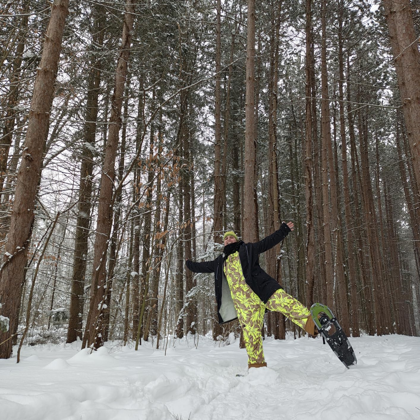 Odoland 21/25/30 Inch Snowshoes with Trekking Poles for Men Women Youth, Waterproof Snow Leg Gaiters and Carrying Bag customer photo 1