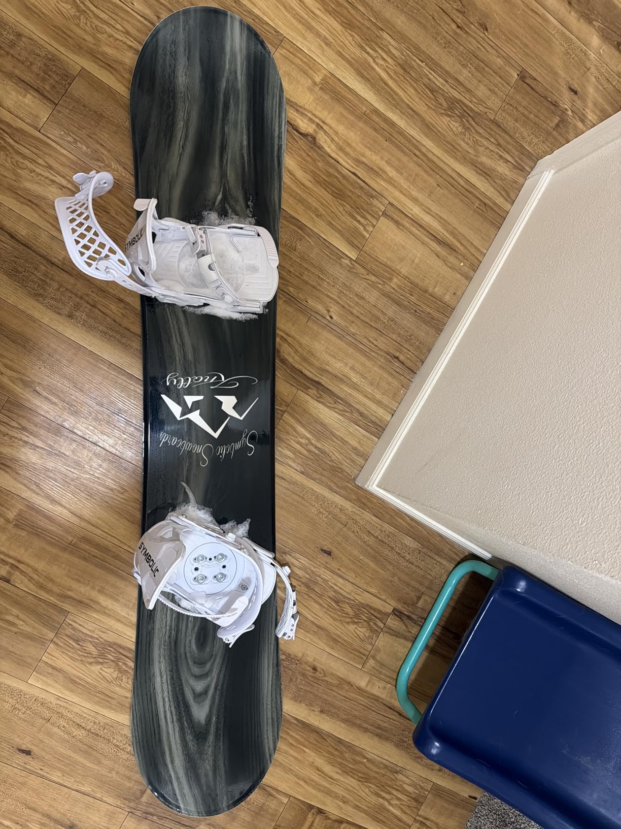 Symbolic Knotty 2025 Snowboard + White Bindings Leash, Stomp Pad Package customer photo 1