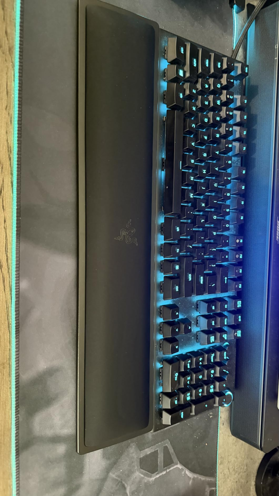 Razer Ergonomic Wrist Rest for Full-Sized Keyboards: Anti-Slip Rubber Base - Angled Incline - Classic Black customer photo 2