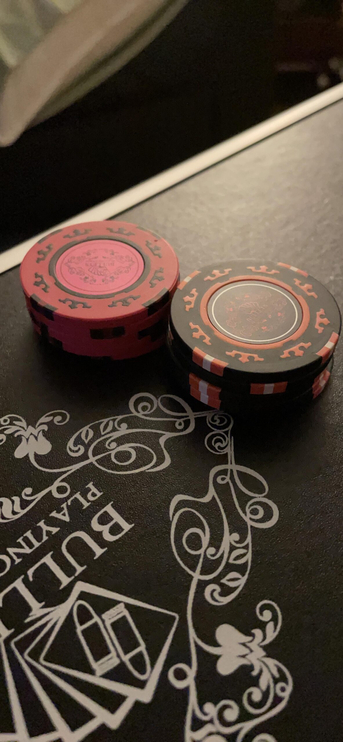 Bullets Playing Cards | Poker Set Corrado | 300 Clay Poker Chips (14 g) with Aluminum Case, Plastic Playing Cards & Dice - Texas Hold'em, Blank Chips Without Denominations customer photo 1
