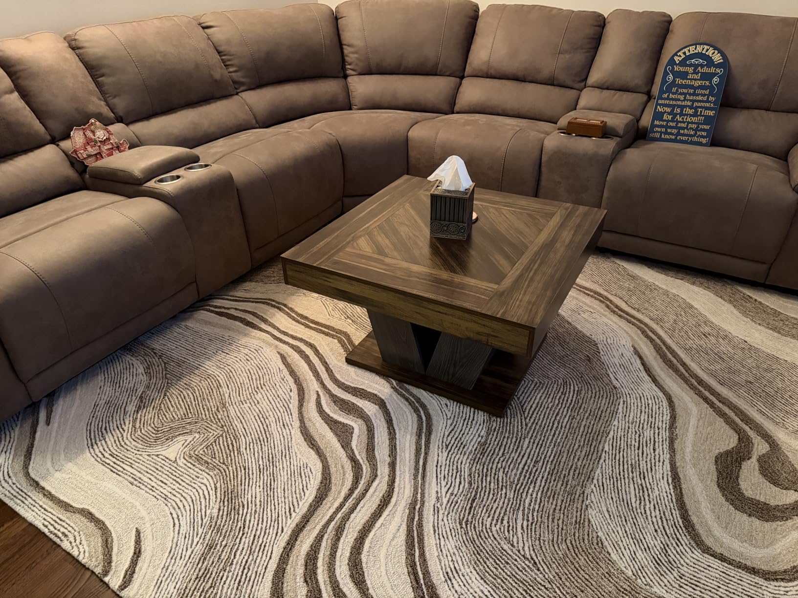 SAFAVIEH Fifth Avenue Collection 5' x 8' Beige/Ivory FTV121B Handmade Modern Abstract Wool Area Rug customer photo 1