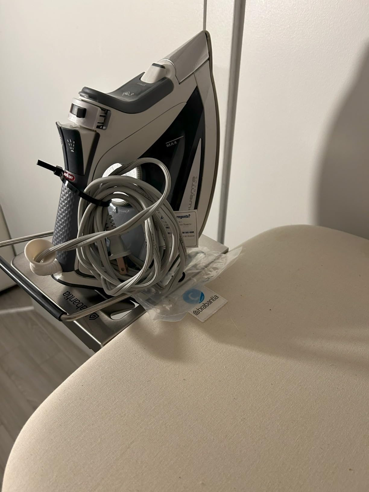 Rowenta Focus Excel Steam Iron for Clothes, Anti-Drip Protection, Iron Steamer for Clothes, 1725 Watts, DW5280, Grey customer photo 1