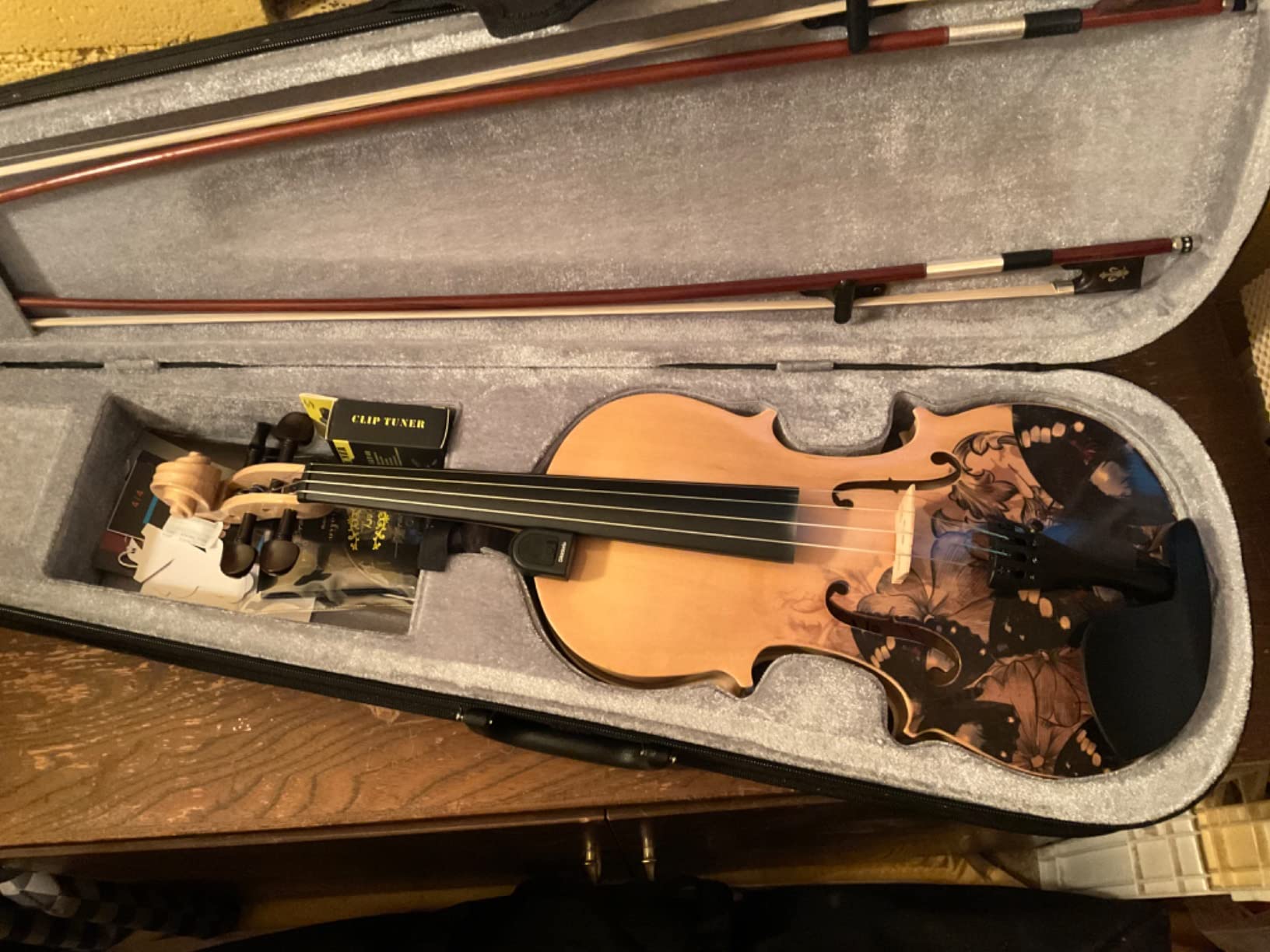 Aliyes Distinctive Artistic Violin Set Designed for Beginners/Students/adults with Hard Case,Bow,Extra Strings (4/4/Full-size) customer photo 1