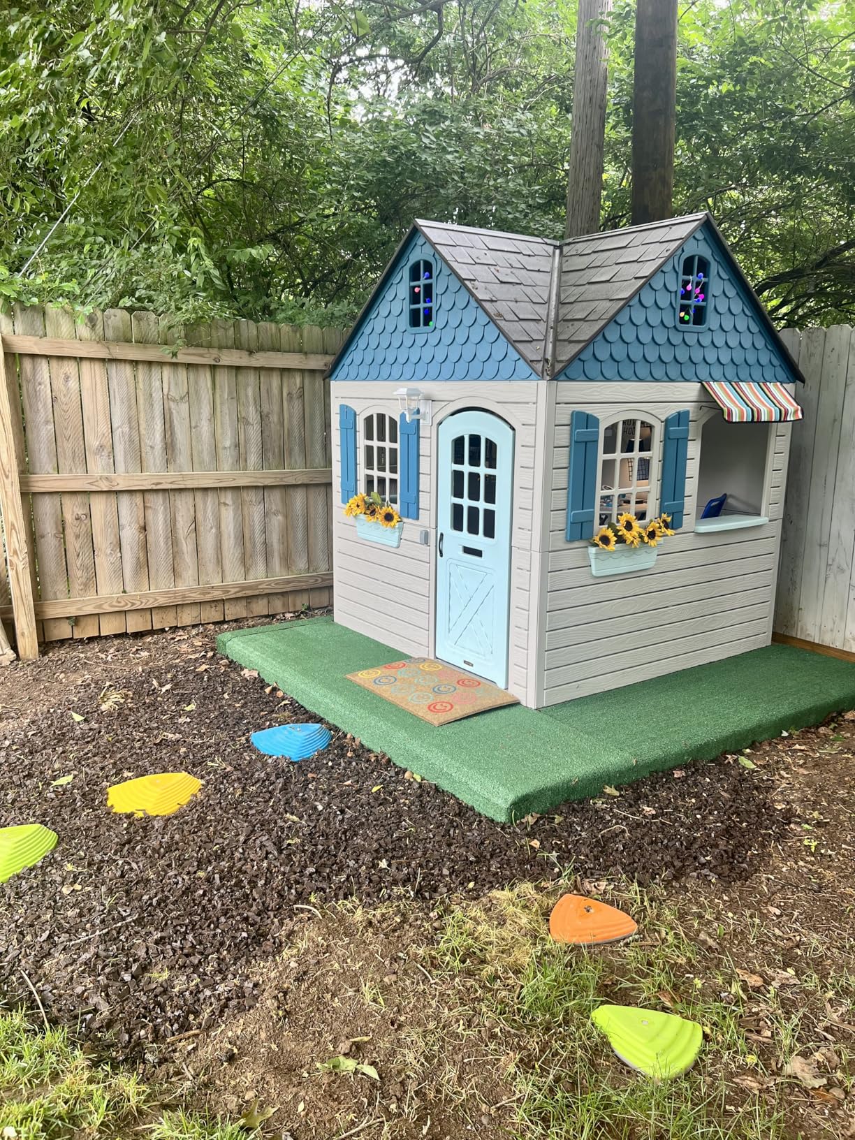 Lifetime Heavy Duty Plastic Outdoor Playhouse, 6ft x 6ft x 7 ft Tall customer photo 1