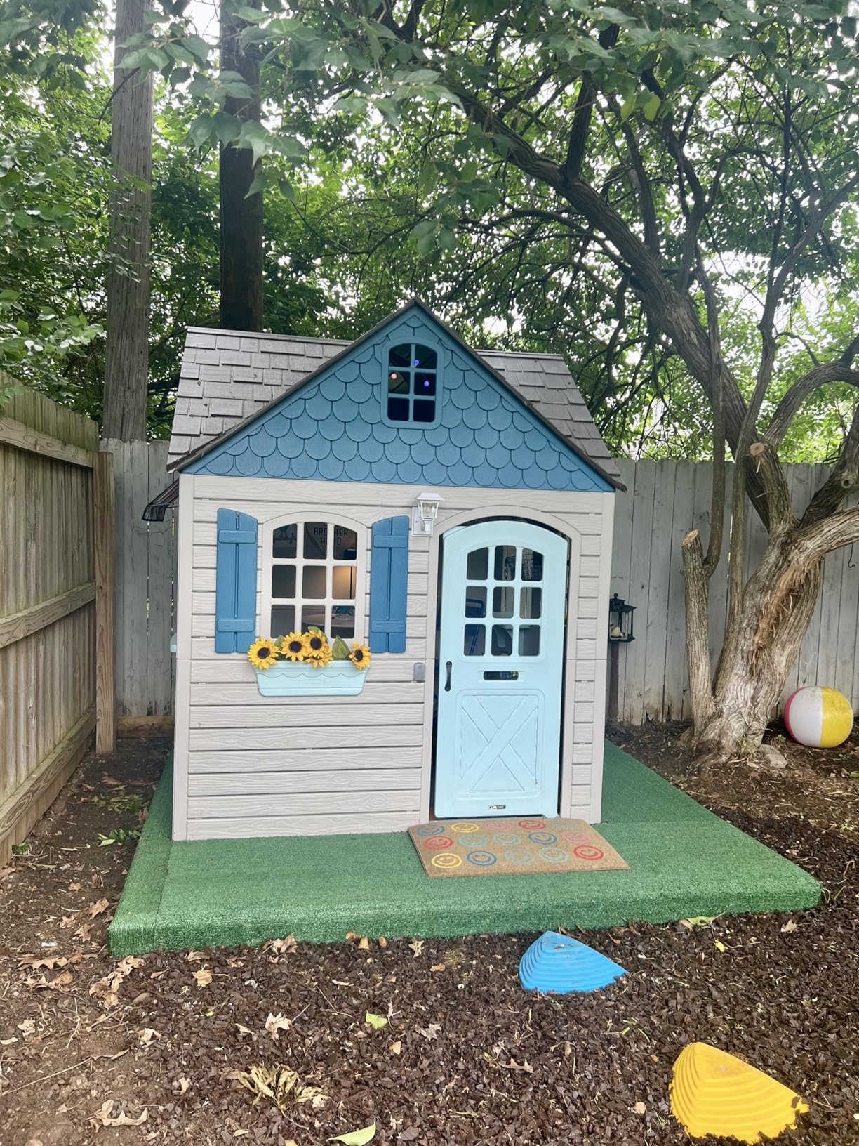 Lifetime Heavy Duty Plastic Outdoor Playhouse, 6ft x 6ft x 7 ft Tall customer photo 2