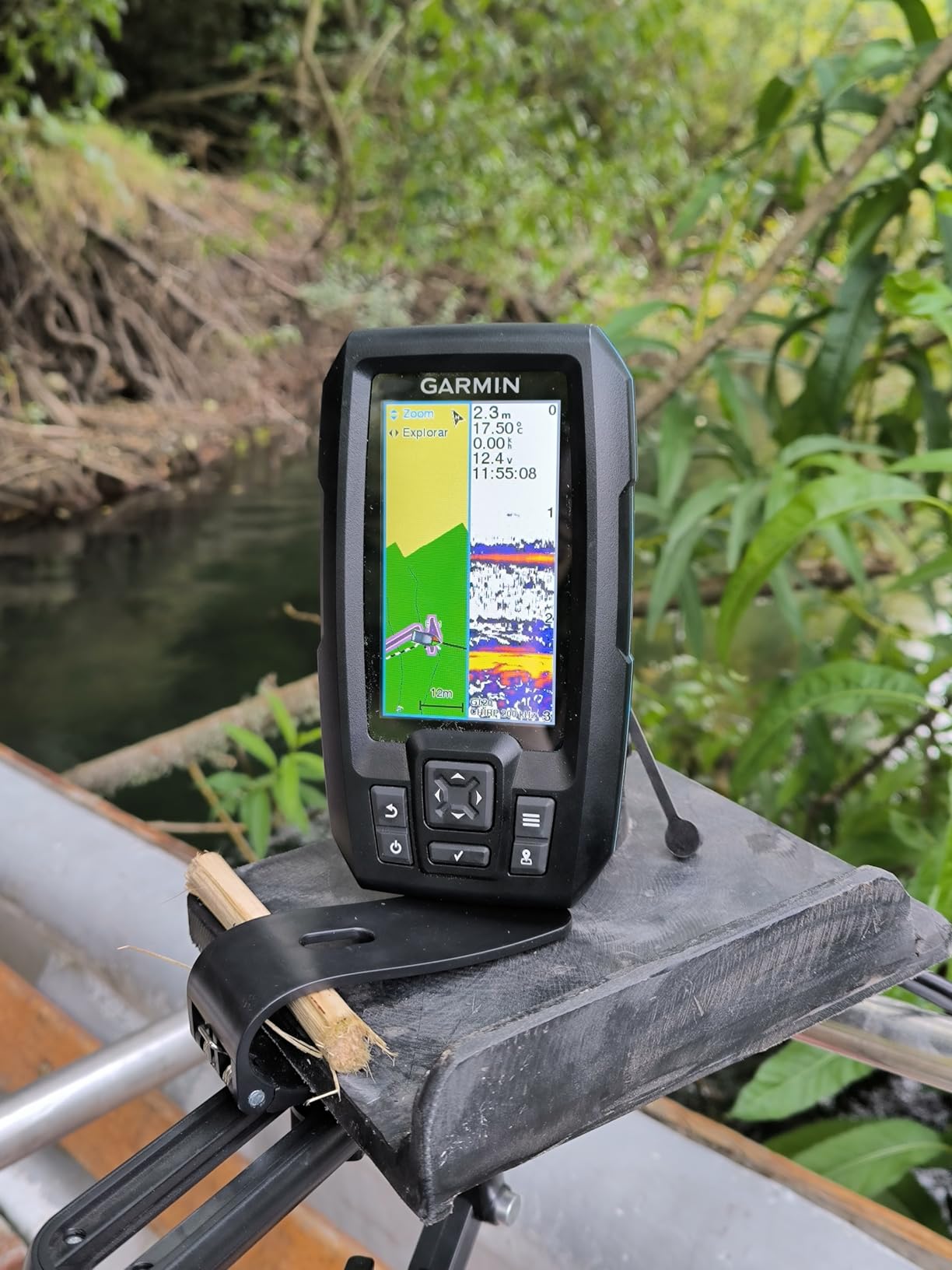 Garmin Striker Vivid 4cv Fishfinder with Transducer - 4-inch LCD Display customer photo 2