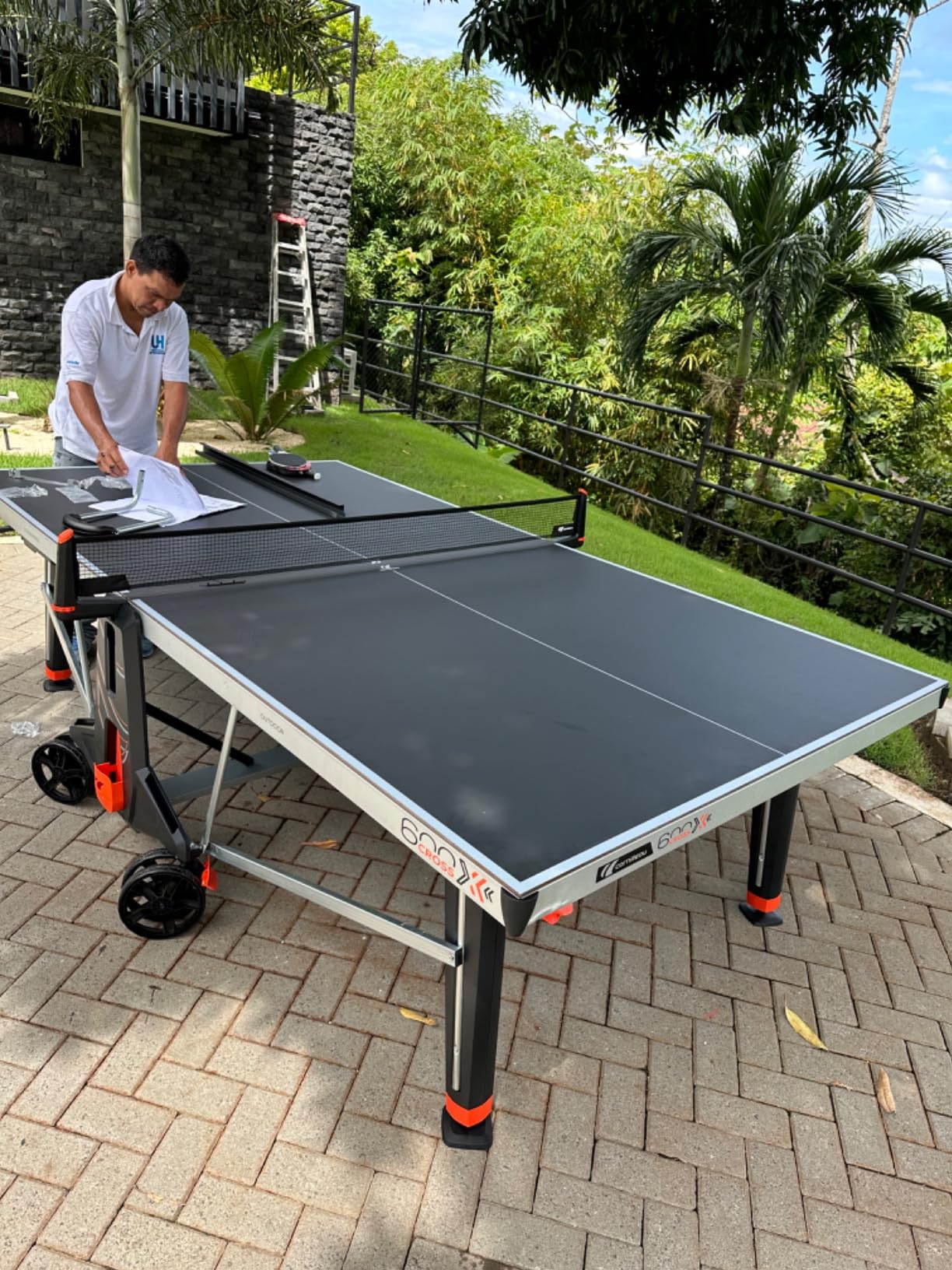 CORNILLEAU - 600X Outdoor Table Tennis Table - Folding & Compact - Weather and Schockproof - 7mm Laminate Top - Cup Holder - Point Counters - Ball Storage & Dispensers - Blue or Black customer photo 1