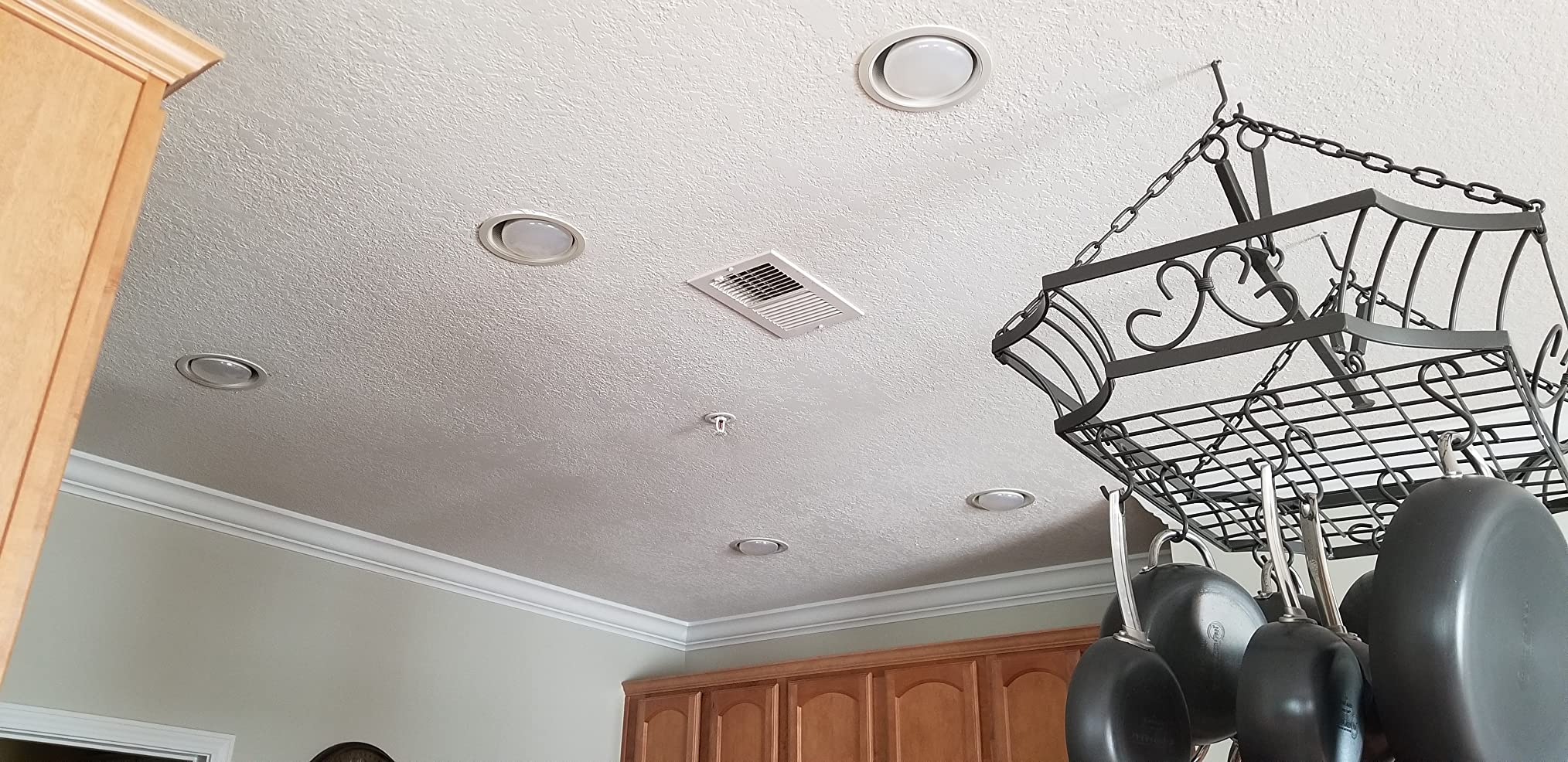 SUNPERIAN BR40 LED Light Bulbs, 13W=85W, 4000K Cool White, 1400 Lumens, Dimmable Flood Light Bulbs for Recessed Cans, Enclosed Fixture Rated, Damp Rated, UL Listed, E26 Standard Base (4 Pack) customer photo 1