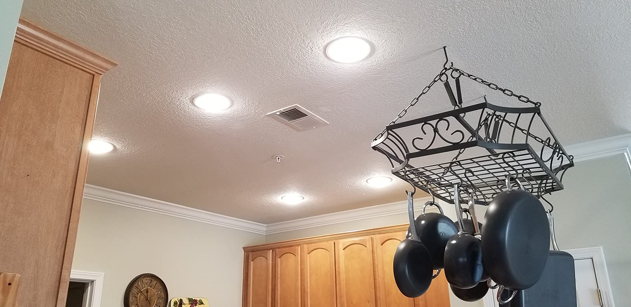 SUNPERIAN BR40 LED Light Bulbs, 13W=85W, 4000K Cool White, 1400 Lumens, Dimmable Flood Light Bulbs for Recessed Cans, Enclosed Fixture Rated, Damp Rated, UL Listed, E26 Standard Base (4 Pack) customer photo 2