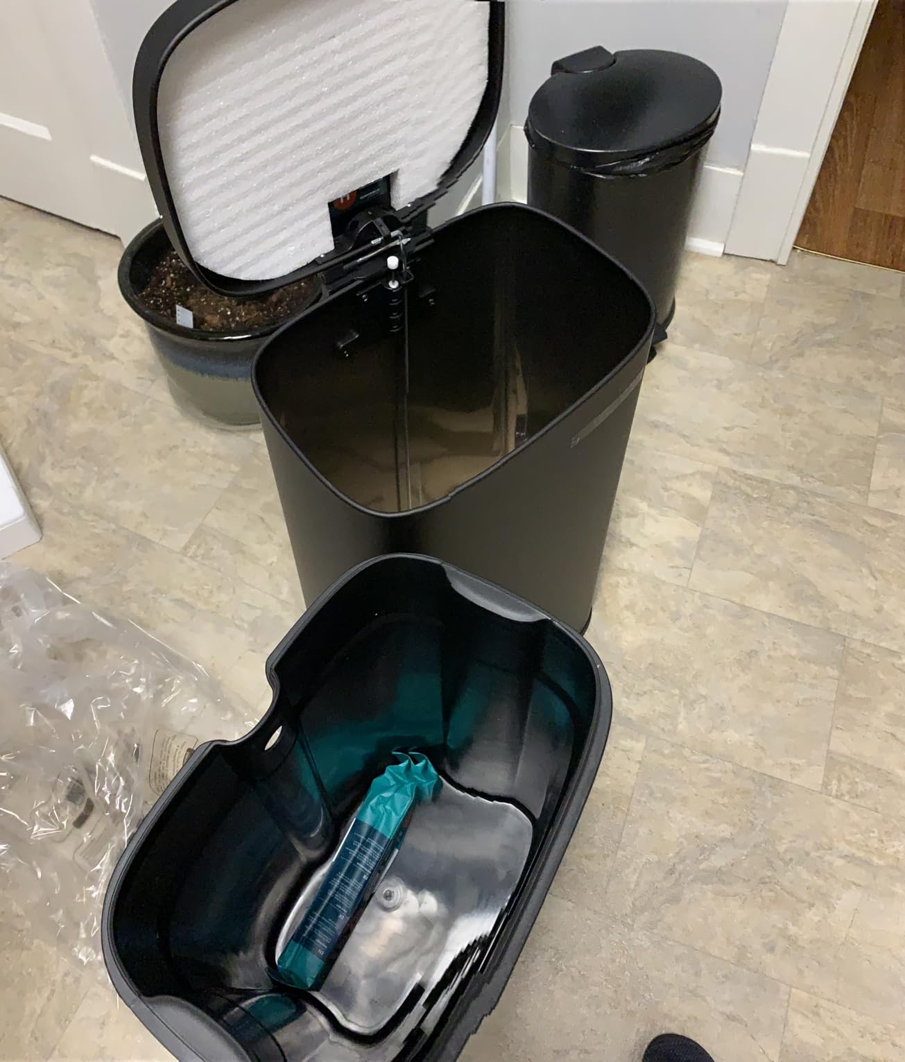 SONGMICS 13 Gallon (50 L) Trash Can, Stainless Steel Kitchen Garbage Can, Recycling or Waste Bin, Soft Close, Step-On Pedal, Removable Inner Bucket, White ULTB050W01 customer photo 2
